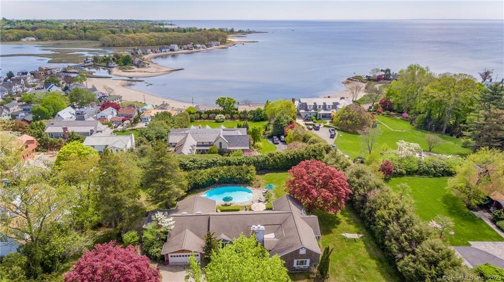 Rental Property at Bluewater Hill, Westport, Connecticut - Bedrooms: 3 
Bathrooms: 3 
Rooms: 9  - $18,000 MO.