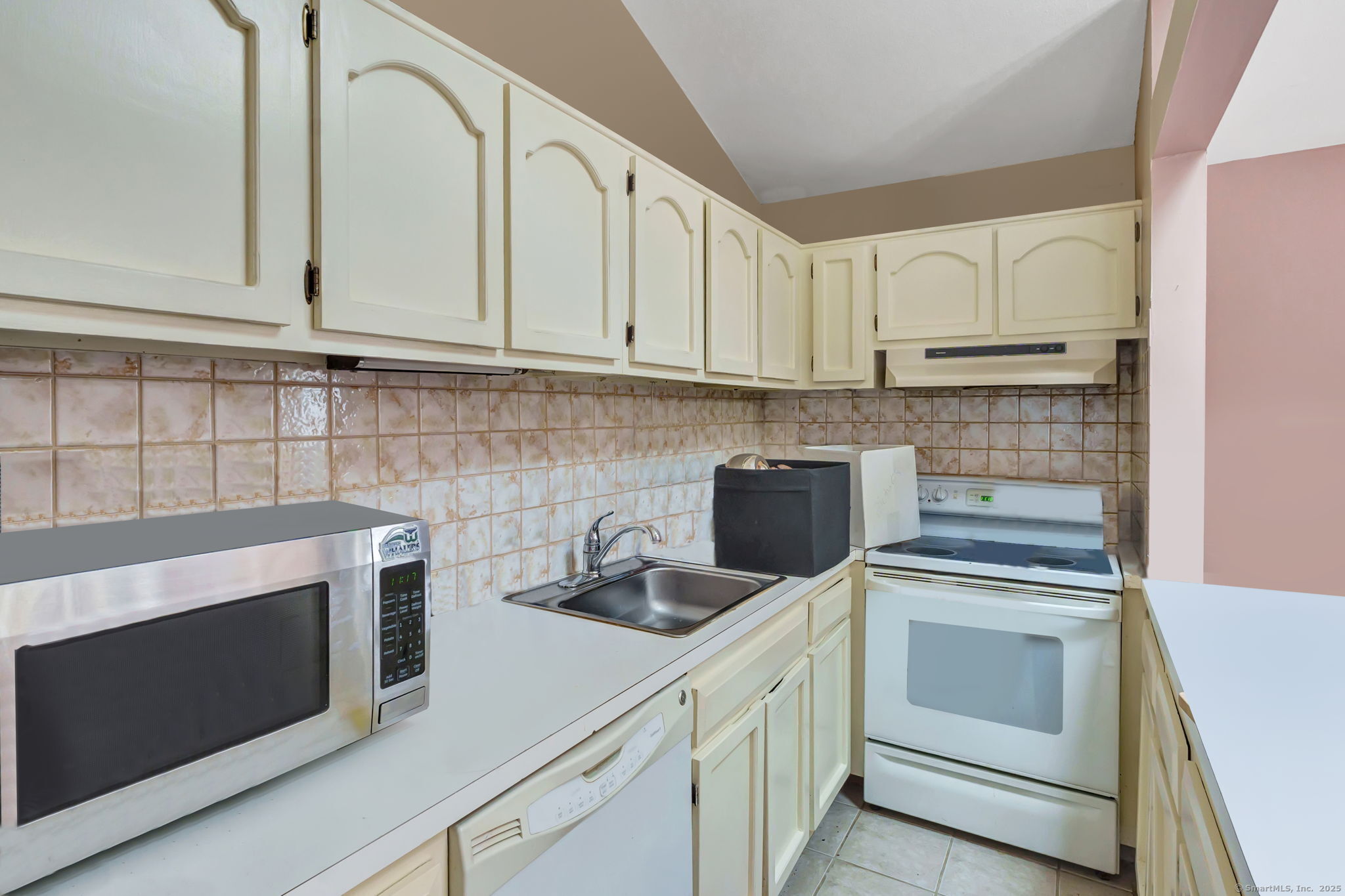 5F Country Squire Drive #5F, Cromwell, Connecticut image 2