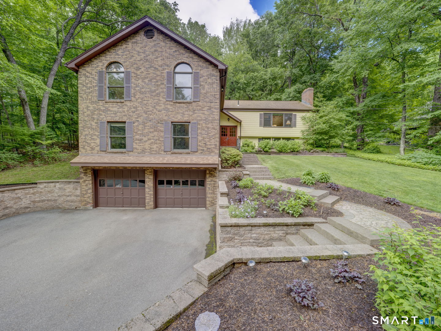 99 Knollwood Drive