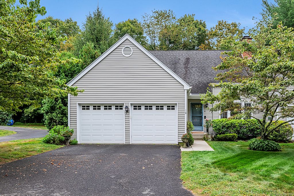 Photo of 18 Woodbury Hill #18, Woodbury, CT 06798 (MLS # 24133803)