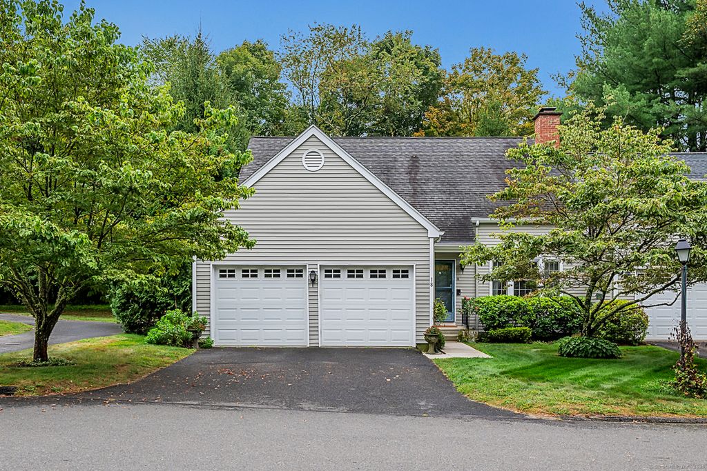 Photo of 18 Woodbury Hill #18, Woodbury, CT 06798 (MLS # 24133803)
