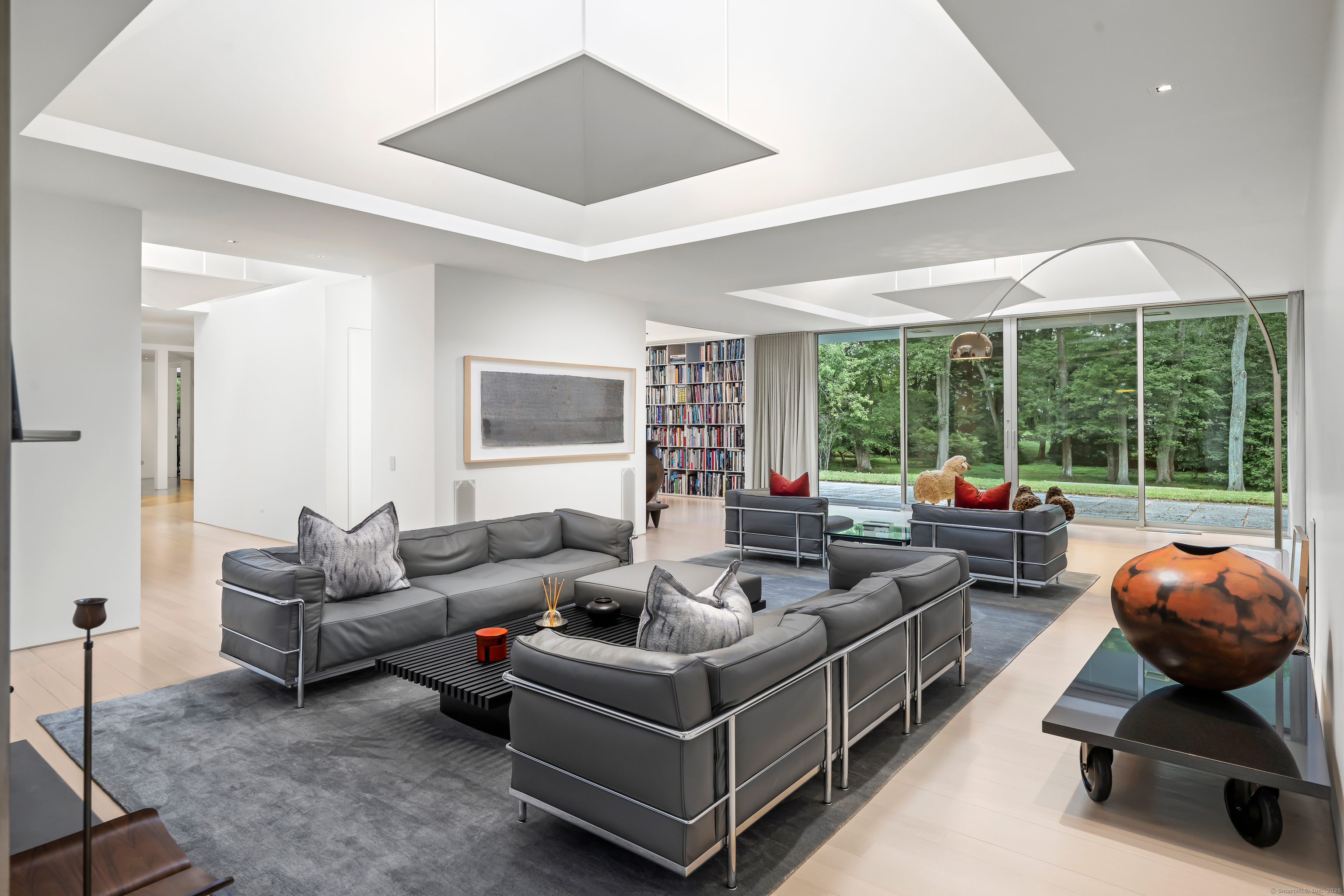 565 Oenoke Ridge