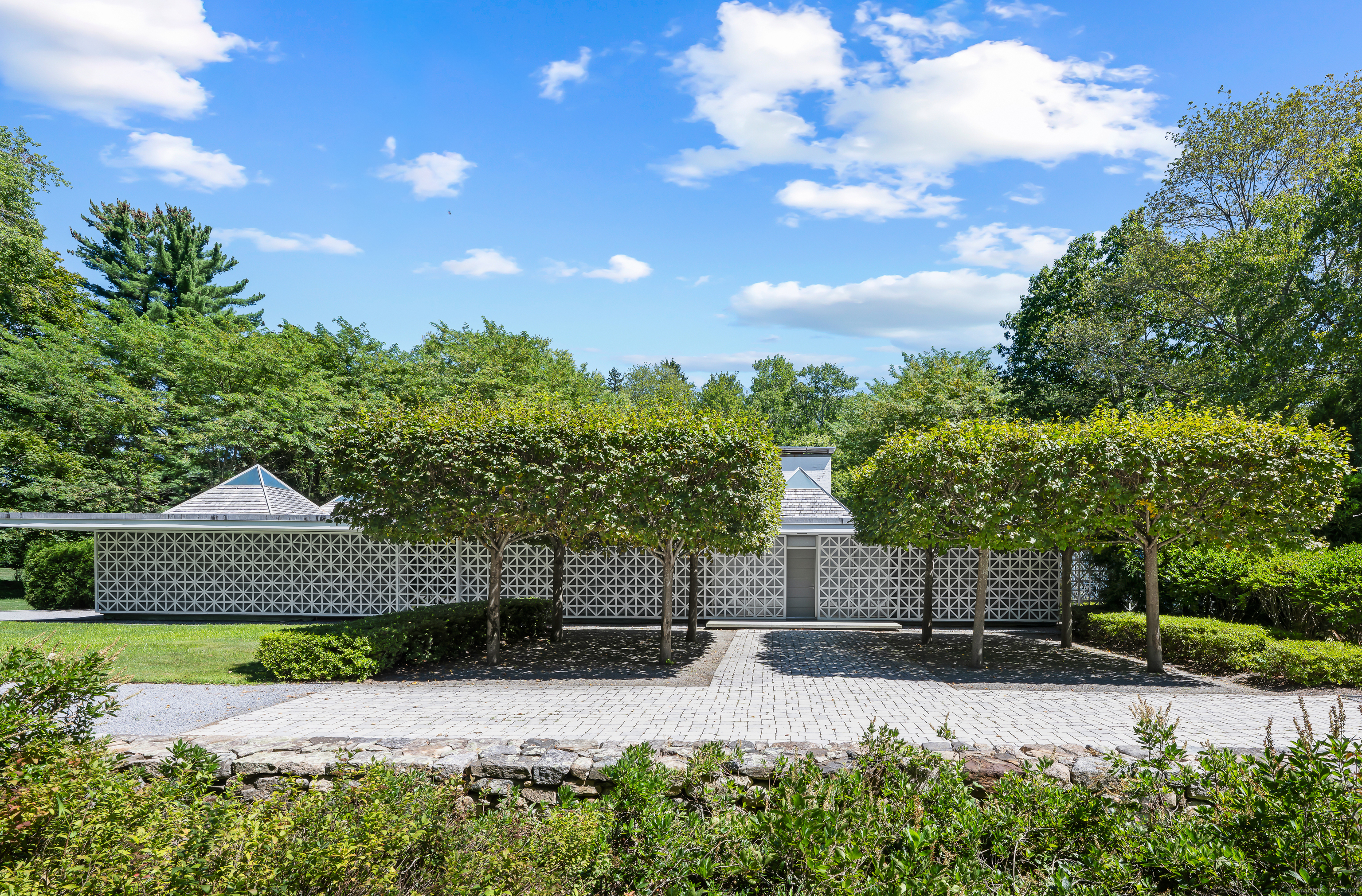 565 Oenoke Ridge