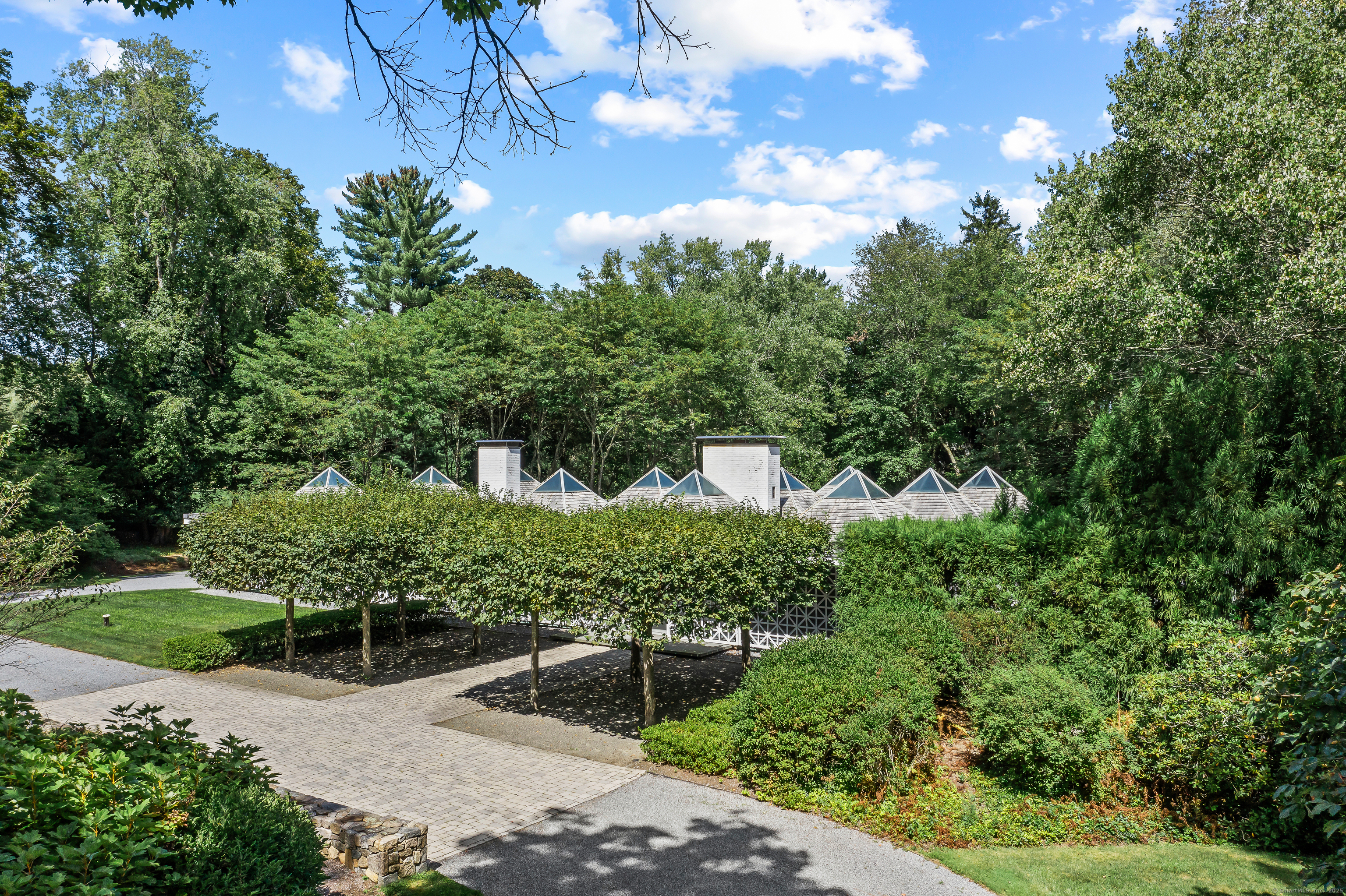 565 Oenoke Ridge