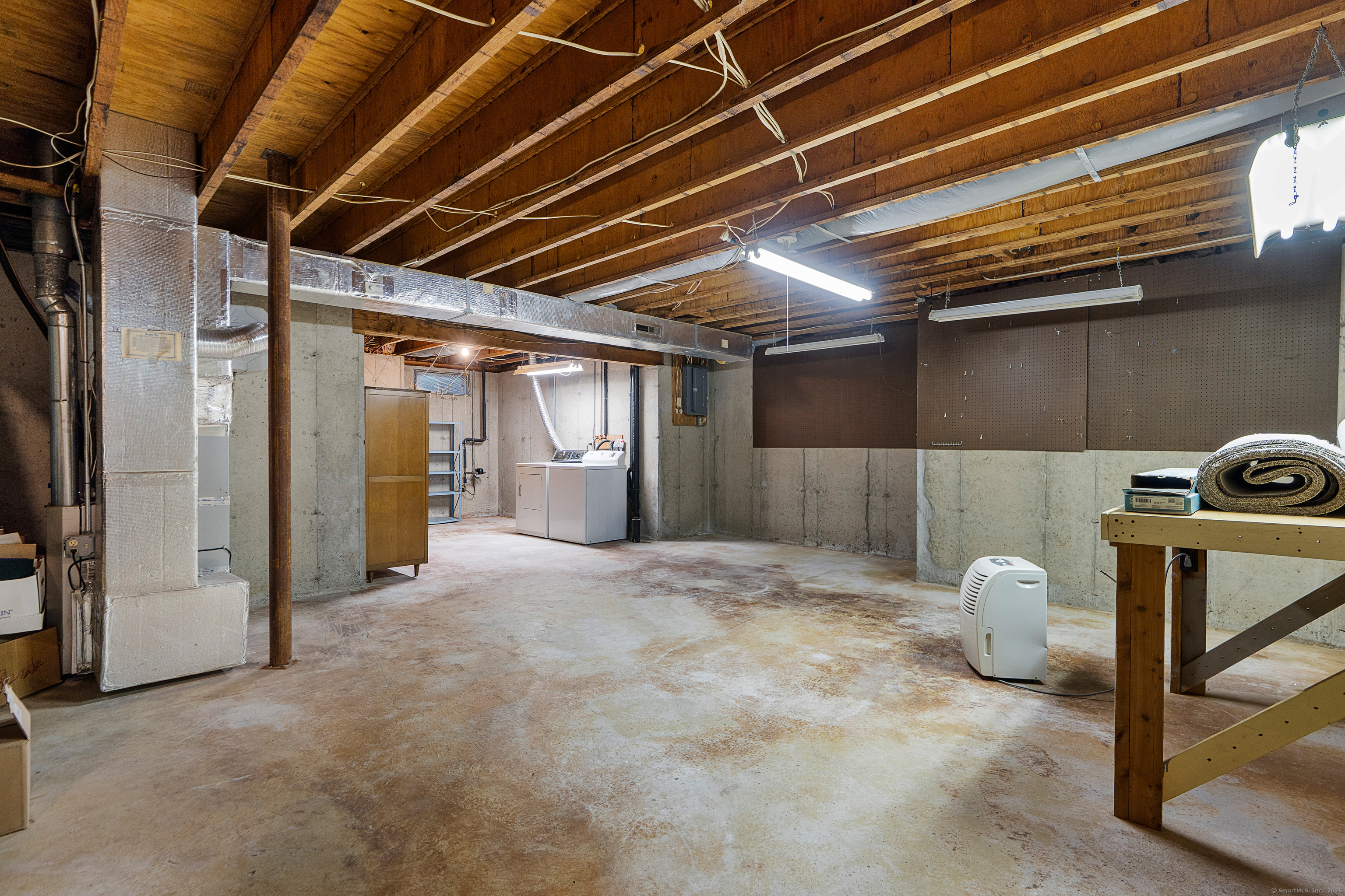 Farmington, Connecticut 06032, United States, 2 Bedrooms Bedrooms, ,3 BathroomsBathrooms,Residential,Active,206009