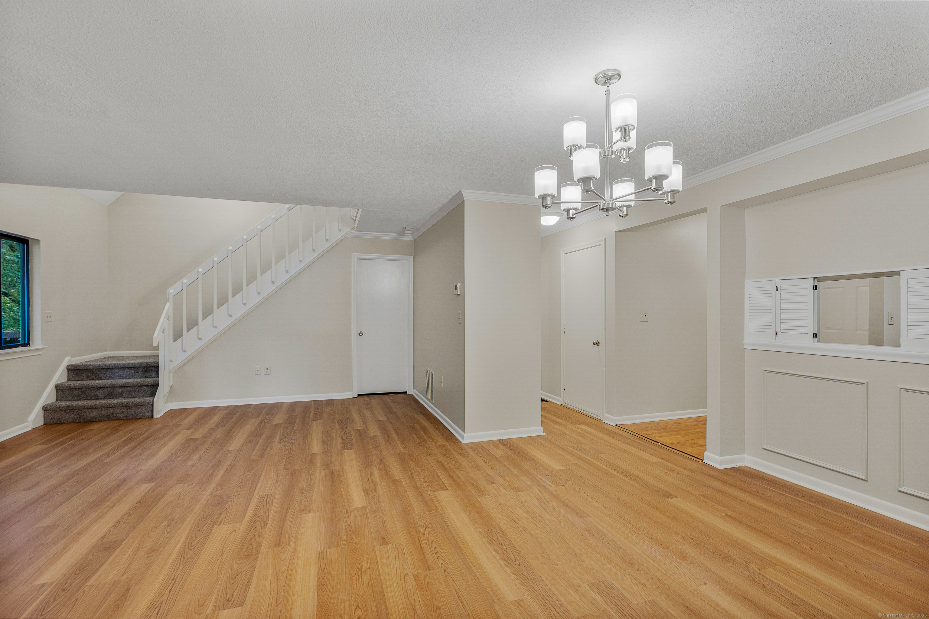 Farmington, Connecticut 06032, United States, 2 Bedrooms Bedrooms, ,3 BathroomsBathrooms,Residential,Active,206009