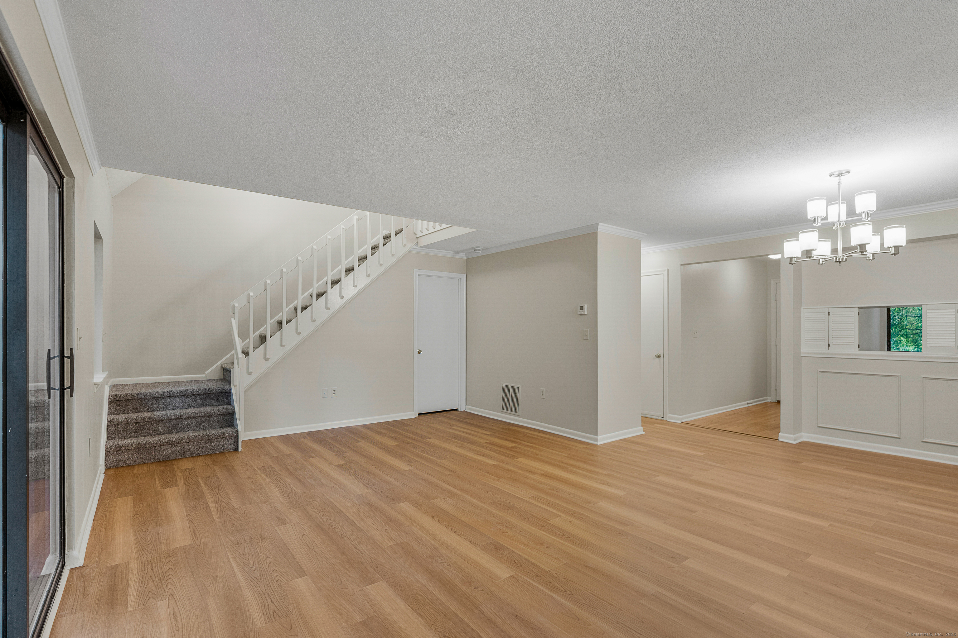 Farmington, Connecticut 06032, United States, 2 Bedrooms Bedrooms, ,3 BathroomsBathrooms,Residential,Active,206009