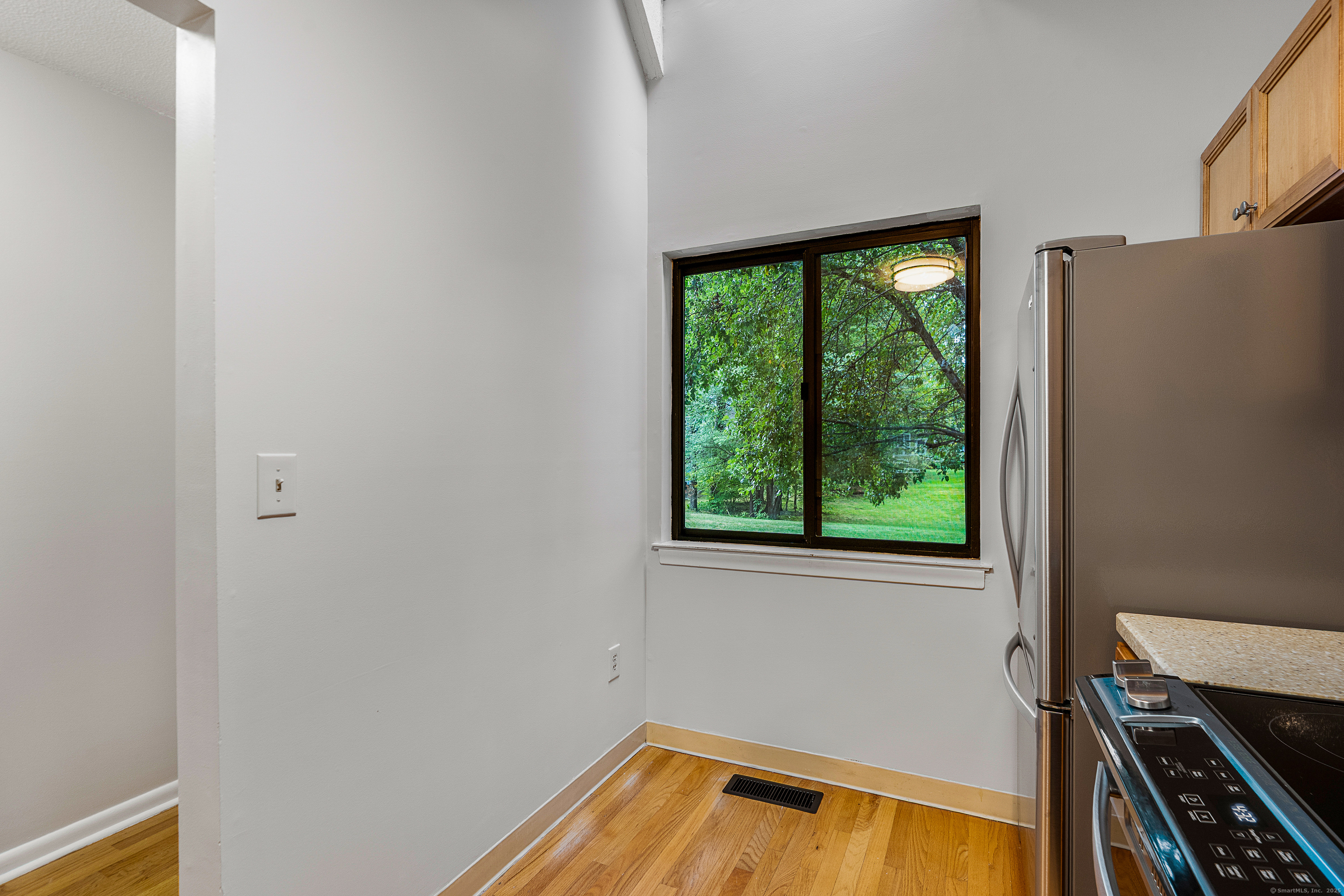 Farmington, Connecticut 06032, United States, 2 Bedrooms Bedrooms, ,3 BathroomsBathrooms,Residential,Active,206009