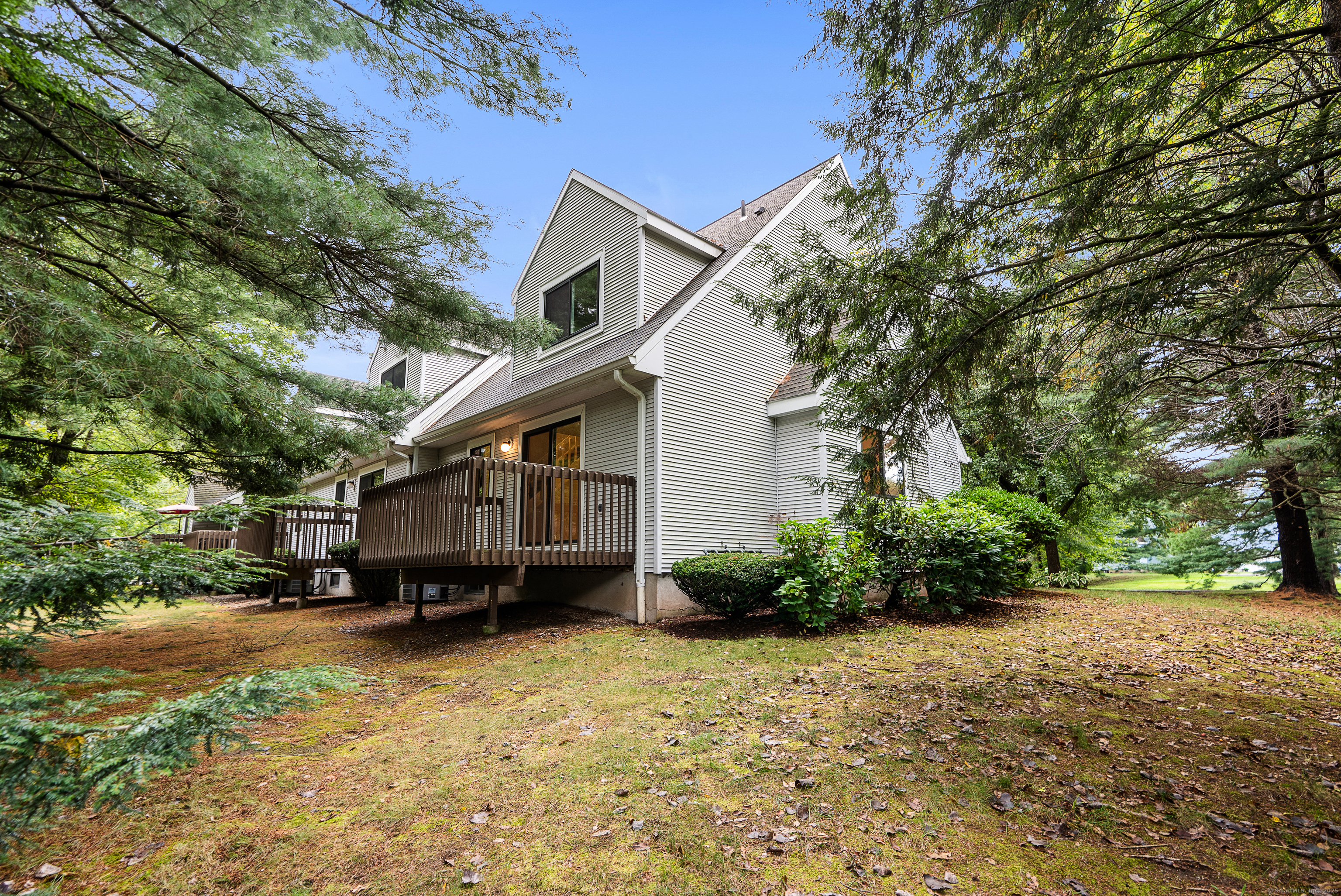 Farmington, Connecticut 06032, United States, 2 Bedrooms Bedrooms, ,3 BathroomsBathrooms,Residential,Active,206009