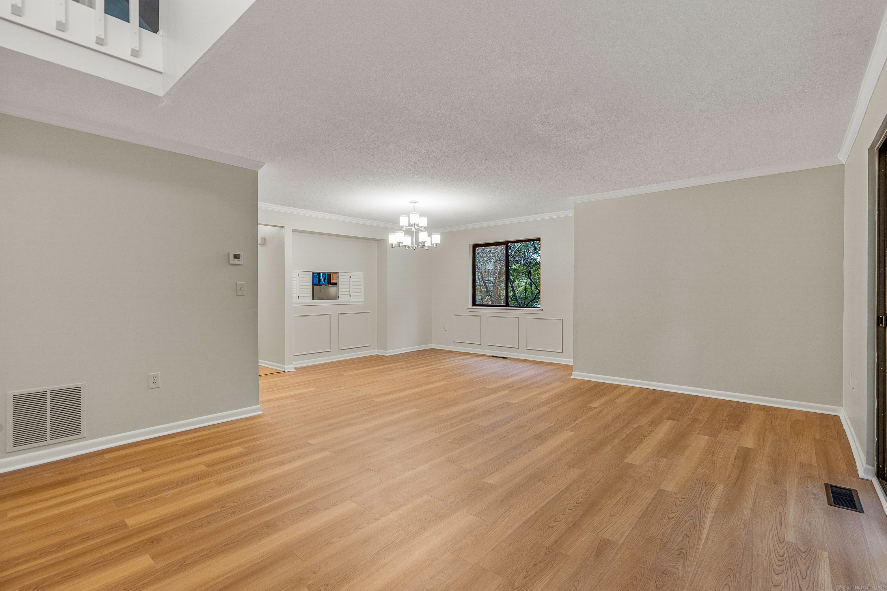 Farmington, Connecticut 06032, United States, 2 Bedrooms Bedrooms, ,3 BathroomsBathrooms,Residential,Active,206009