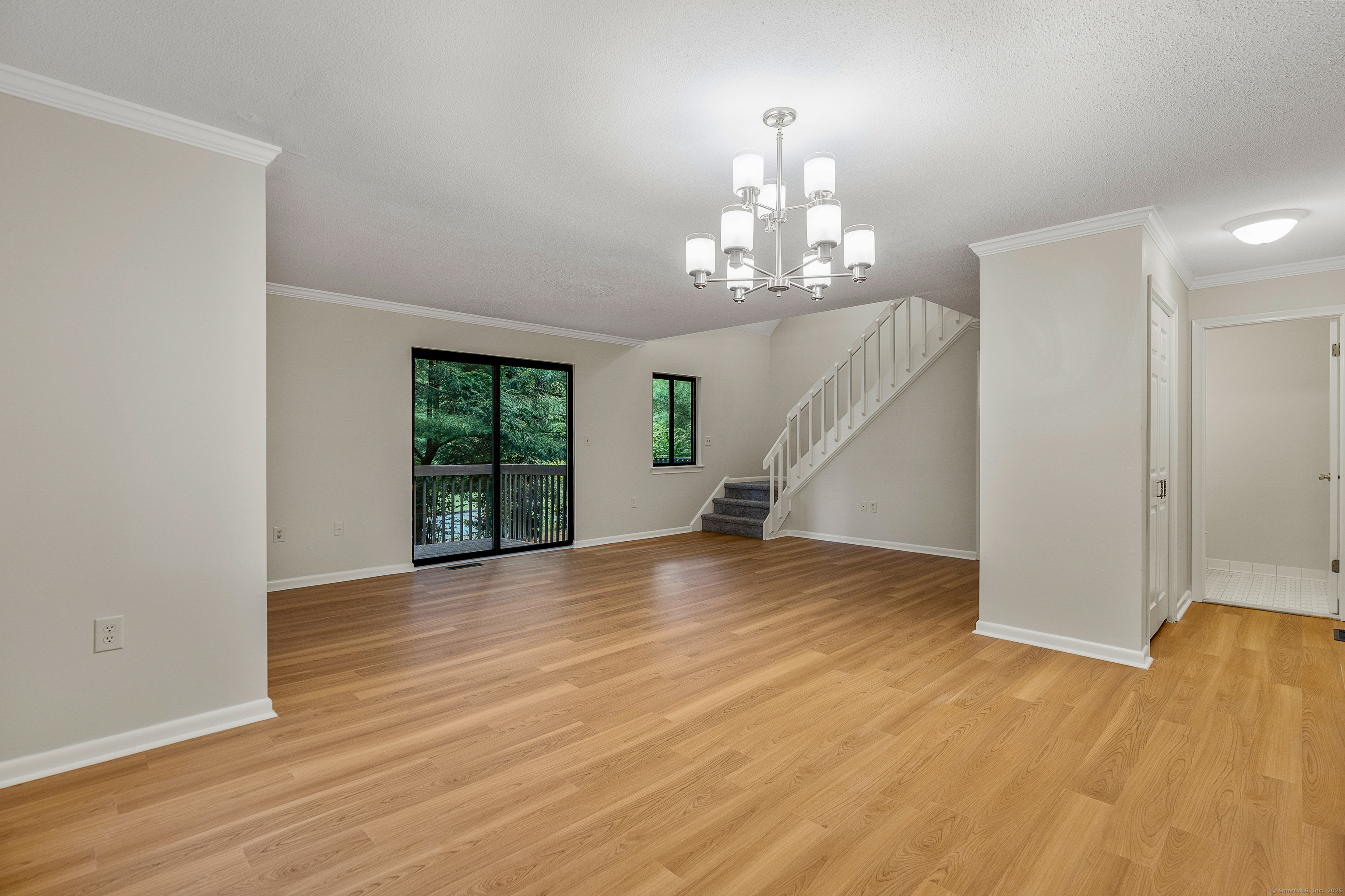 Farmington, Connecticut 06032, United States, 2 Bedrooms Bedrooms, ,3 BathroomsBathrooms,Residential,Active,206009