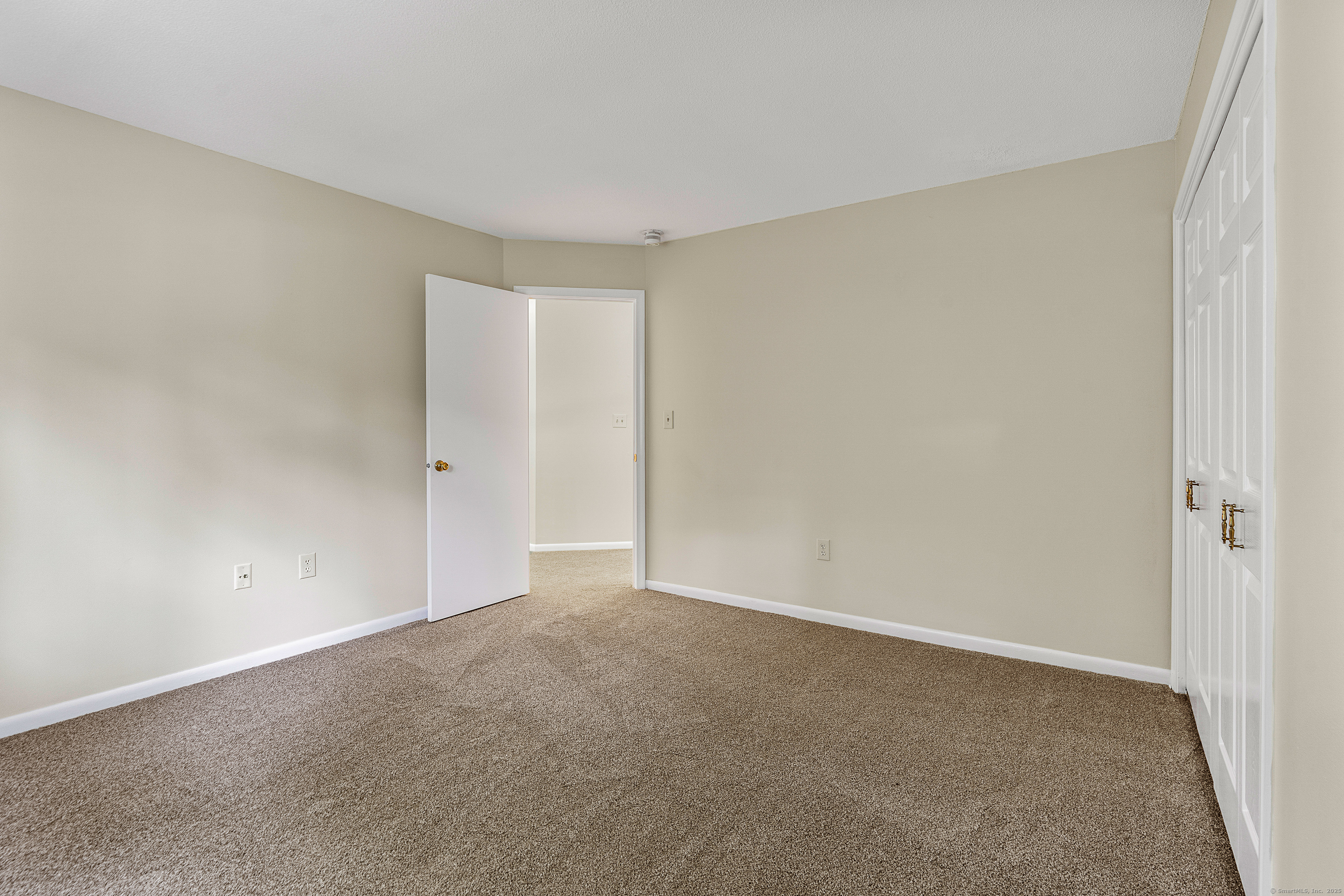 Farmington, Connecticut 06032, United States, 2 Bedrooms Bedrooms, ,3 BathroomsBathrooms,Residential,Active,206009