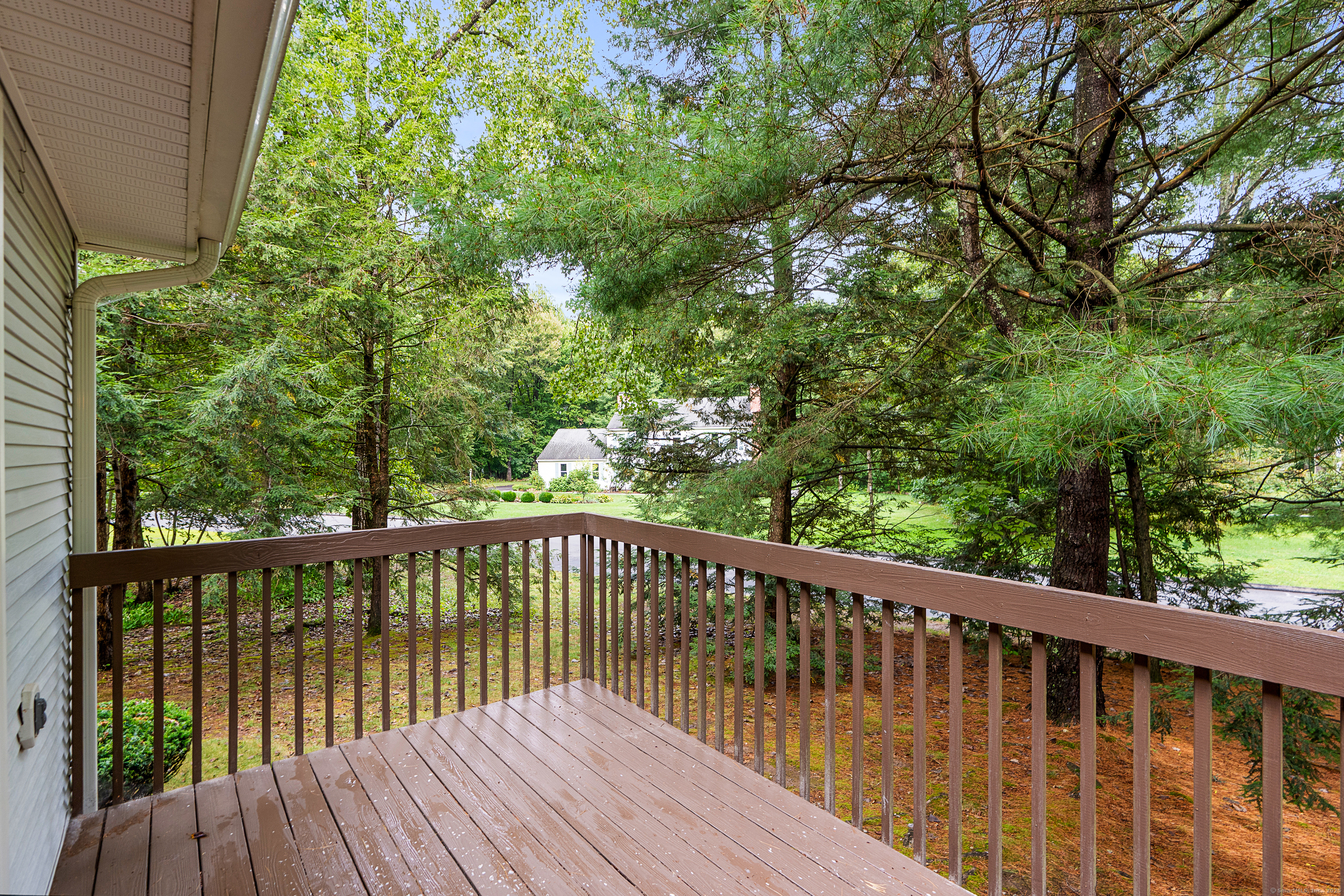 Farmington, Connecticut 06032, United States, 2 Bedrooms Bedrooms, ,3 BathroomsBathrooms,Residential,Active,206009