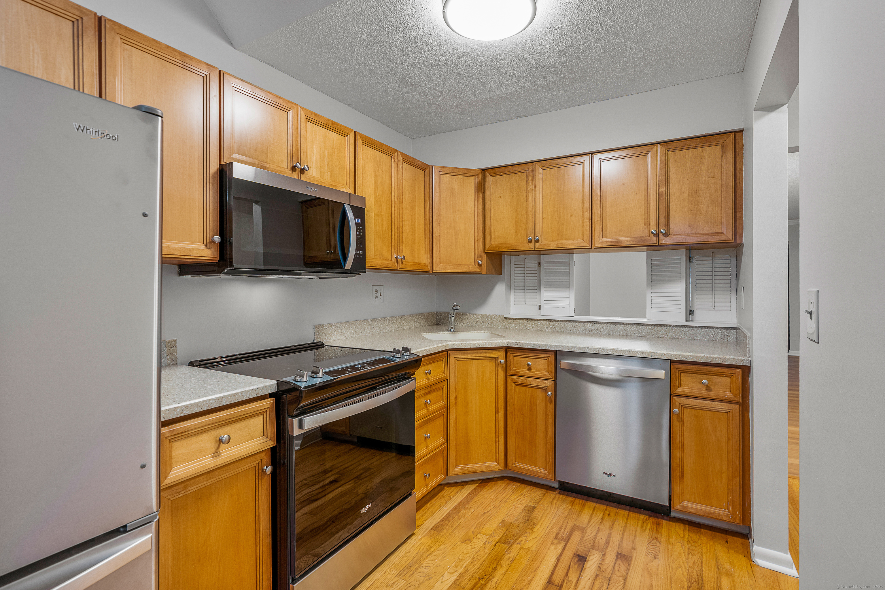 Farmington, Connecticut 06032, United States, 2 Bedrooms Bedrooms, ,3 BathroomsBathrooms,Residential,Active,206009