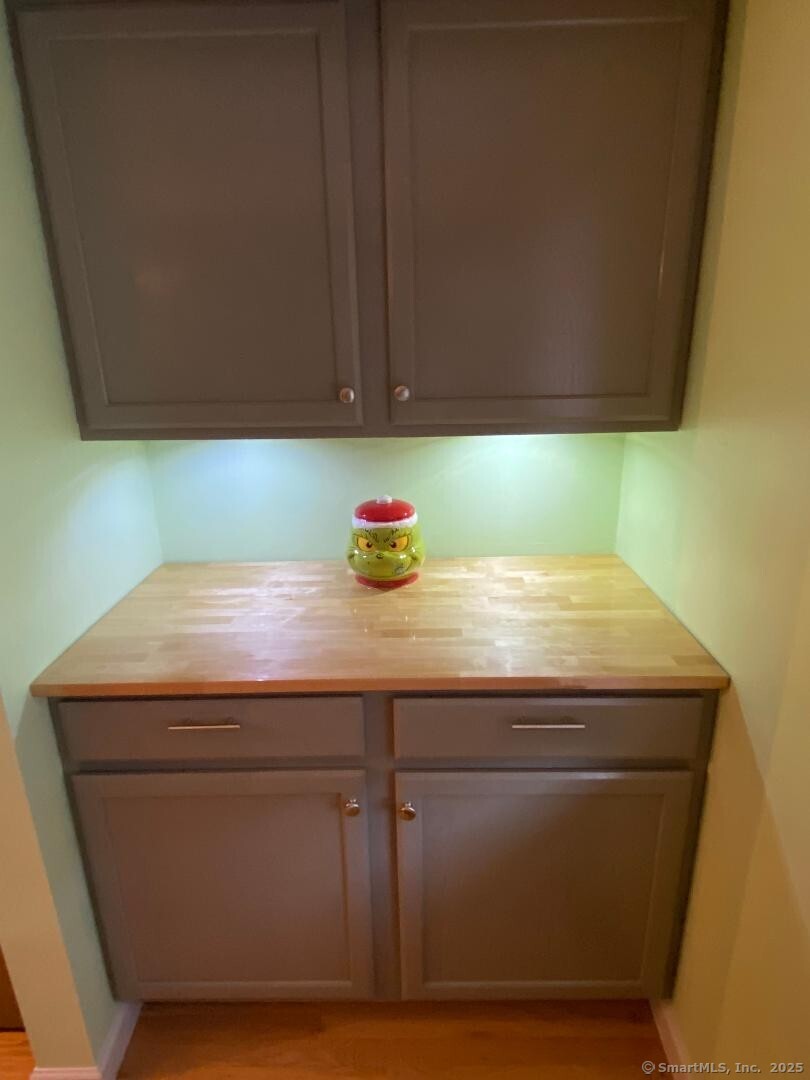 15 Clubhouse Drive 15