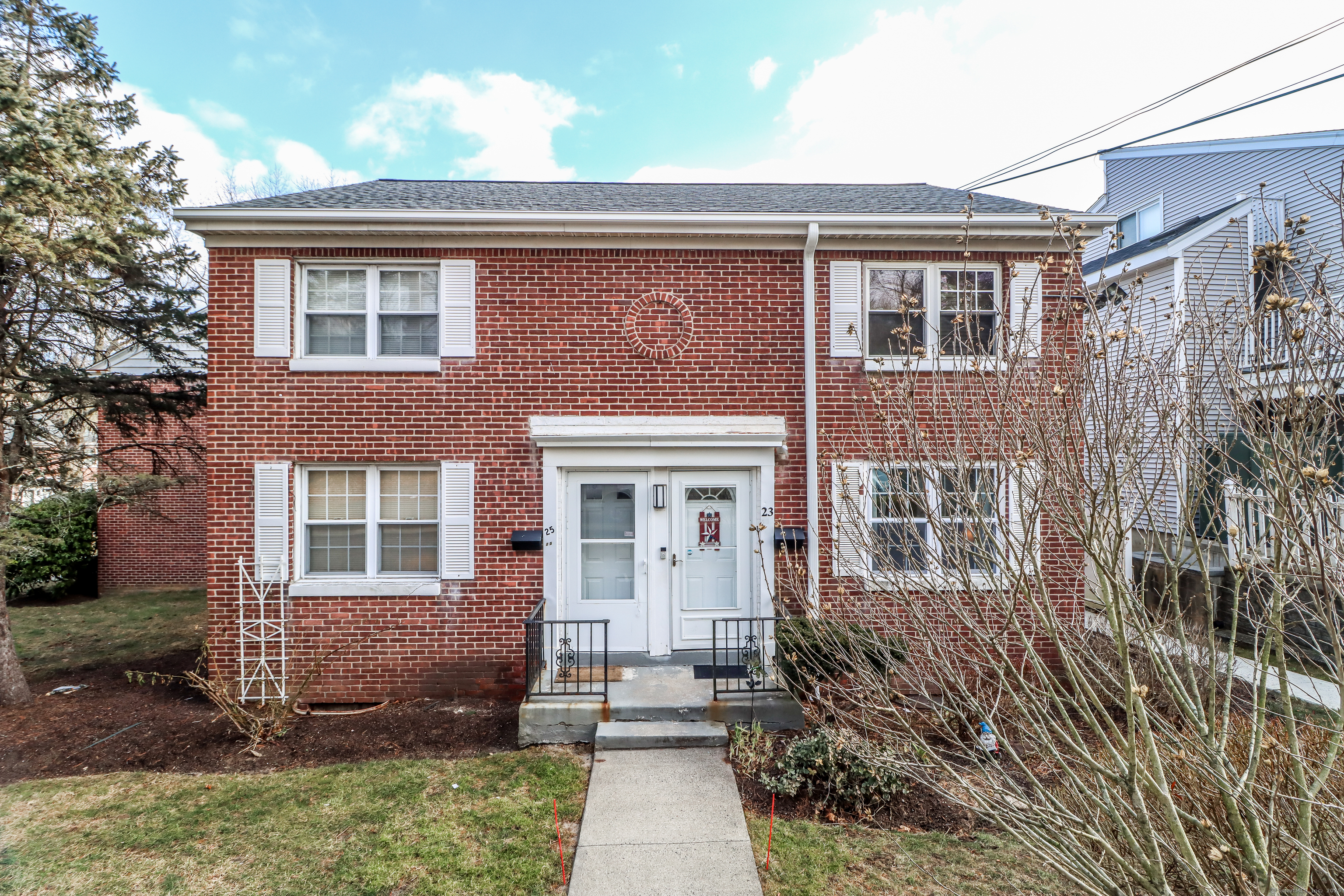 Kohanza Street 23, Danbury, Connecticut - 2 Bedrooms  
1 Bathrooms  
5 Rooms - 