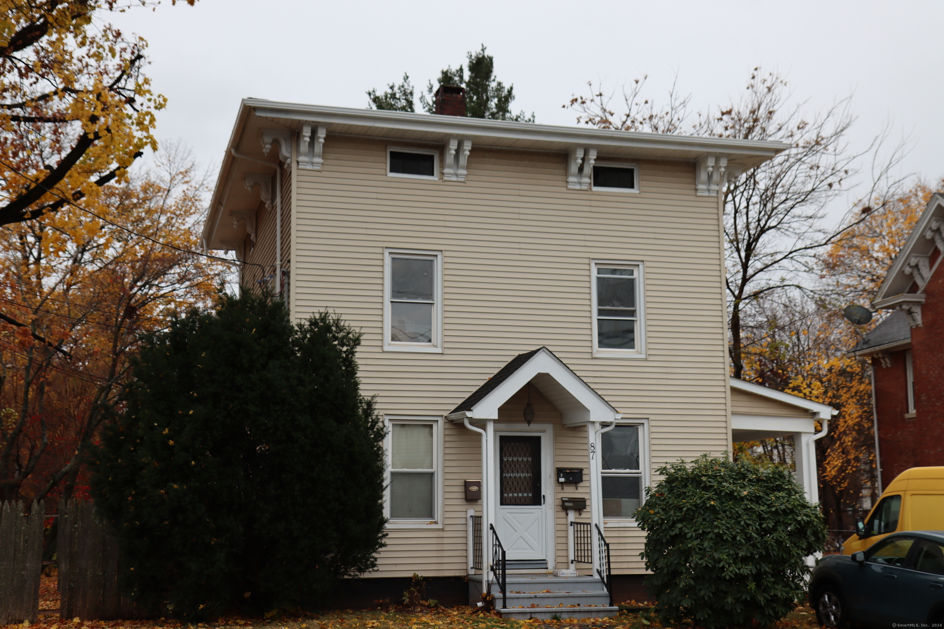 Pleasant Street, New Britain, Connecticut - 3 Bedrooms  
1 Bathrooms  
6 Rooms - 