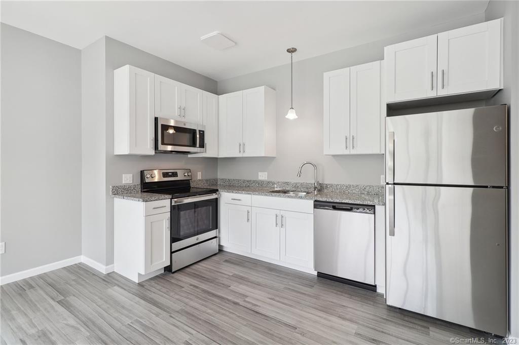 10 Steele Boulevard 202