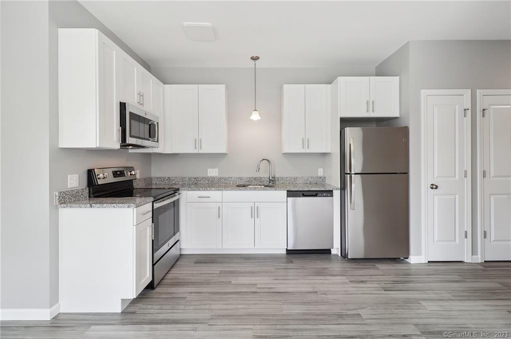 10 Steele Boulevard 202