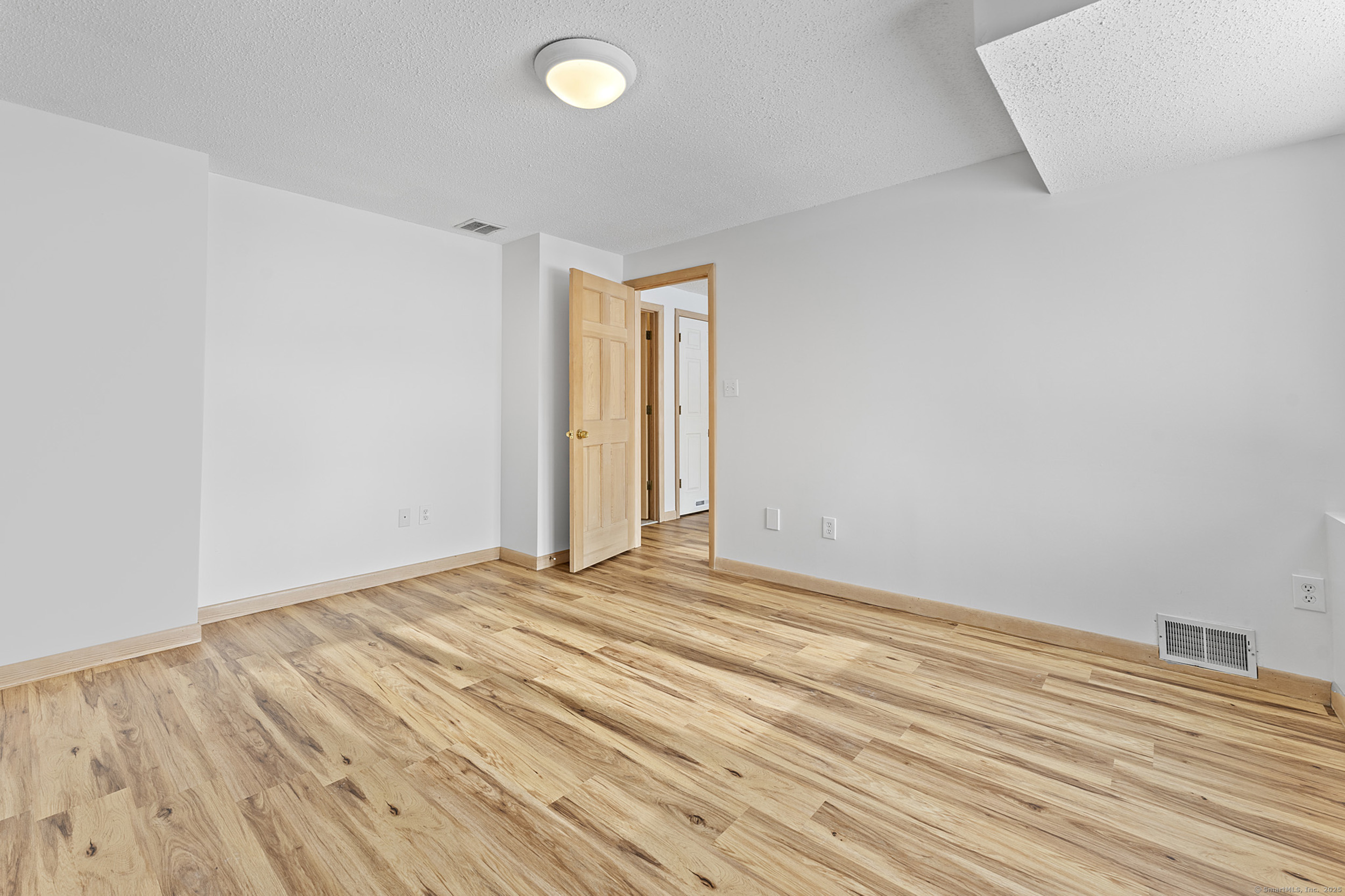 172 S Center Street, Windsor Locks, Connecticut image 32