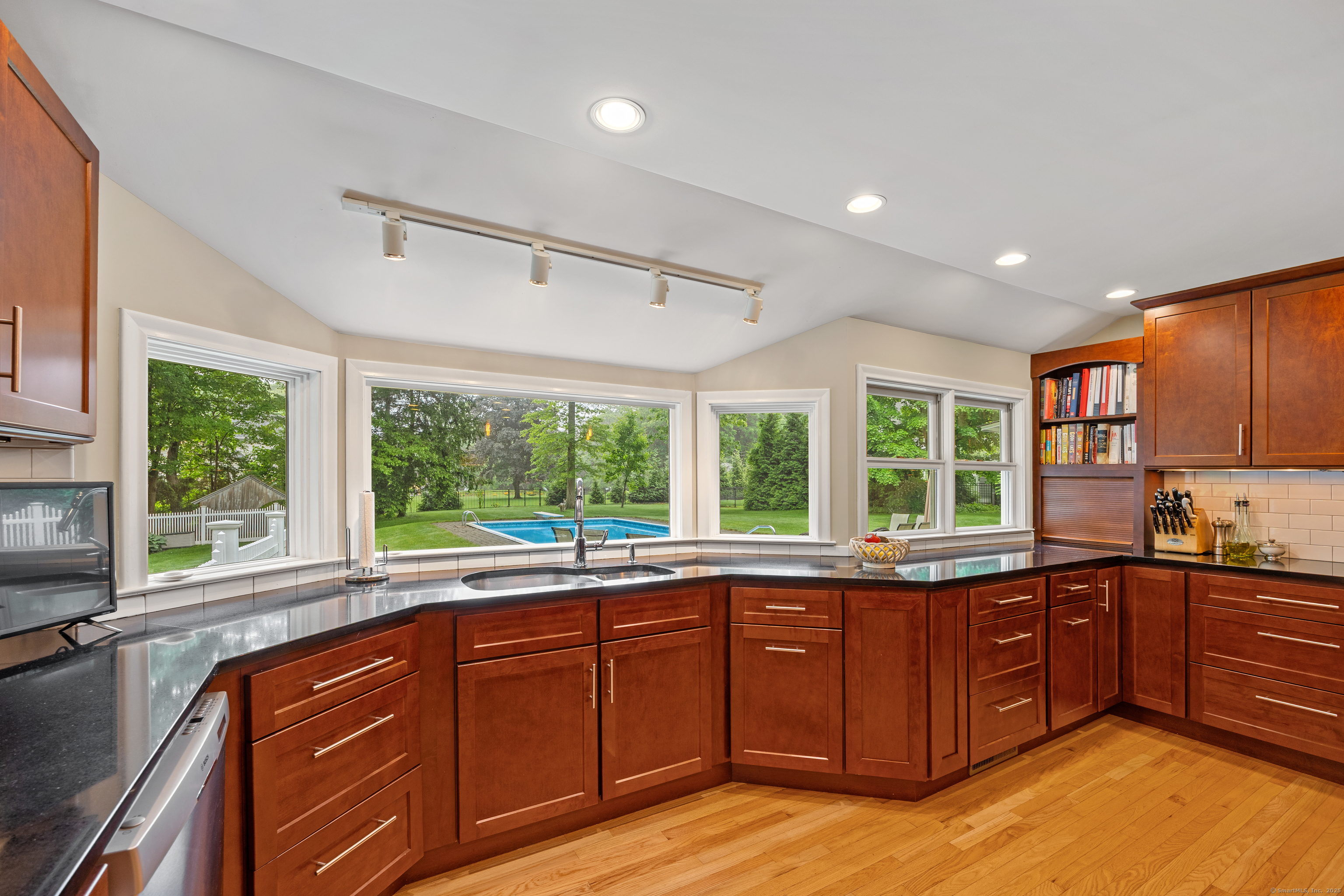876 S Brooksvale Road, Cheshire, Connecticut image 5