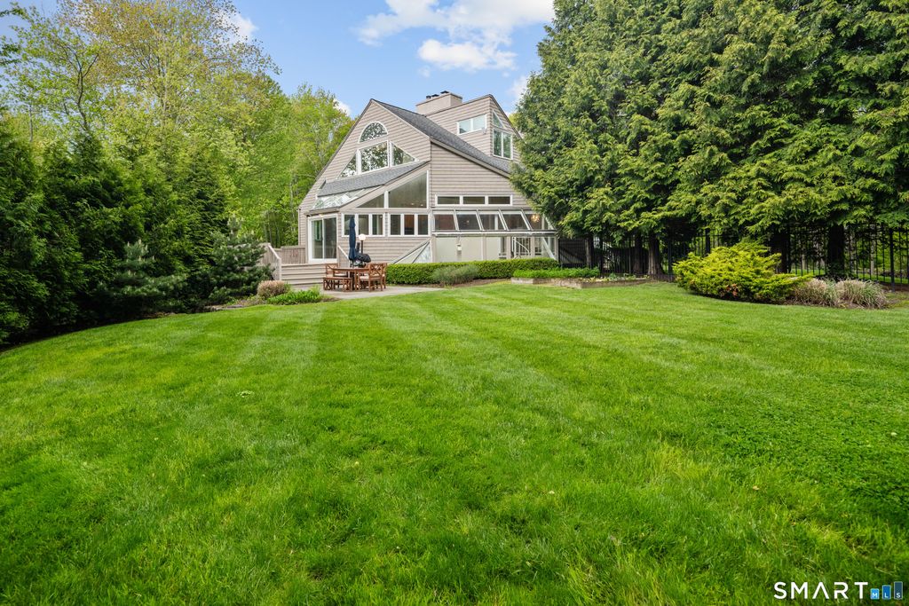 Photo of 2 Sleepy Hollow Road, New Canaan, CT 06840 (MLS # 24166322)