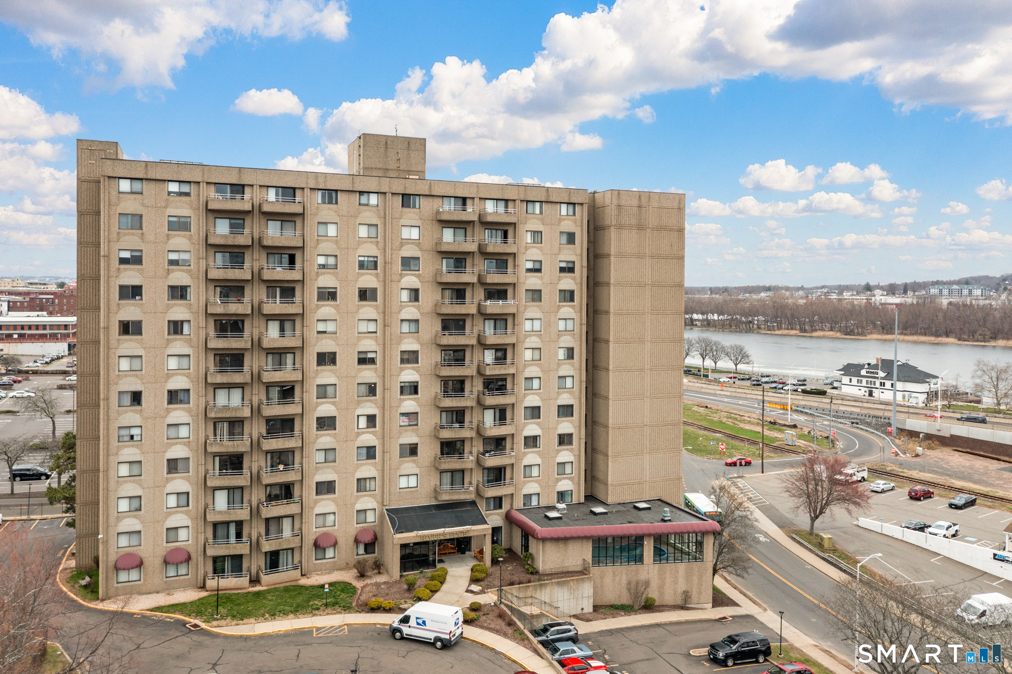 111 Dekoven Drive 703