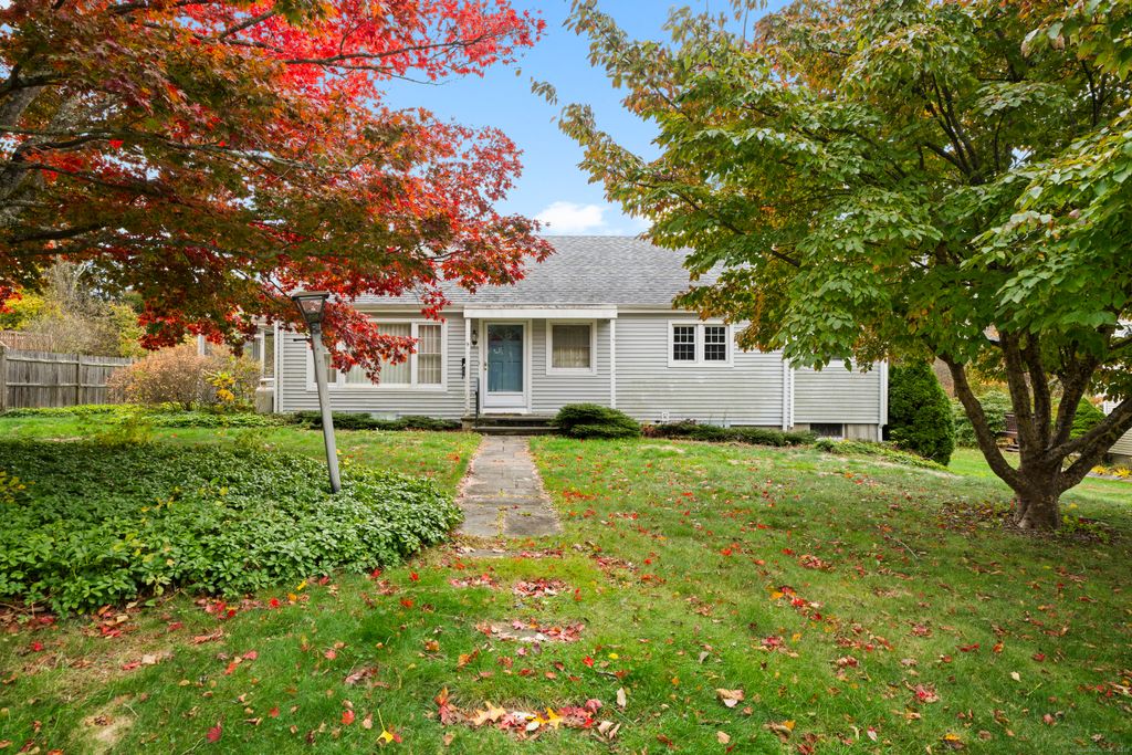 Photo of 5 Wiemes Court, Waterford, CT 06385 (MLS # 24137647)