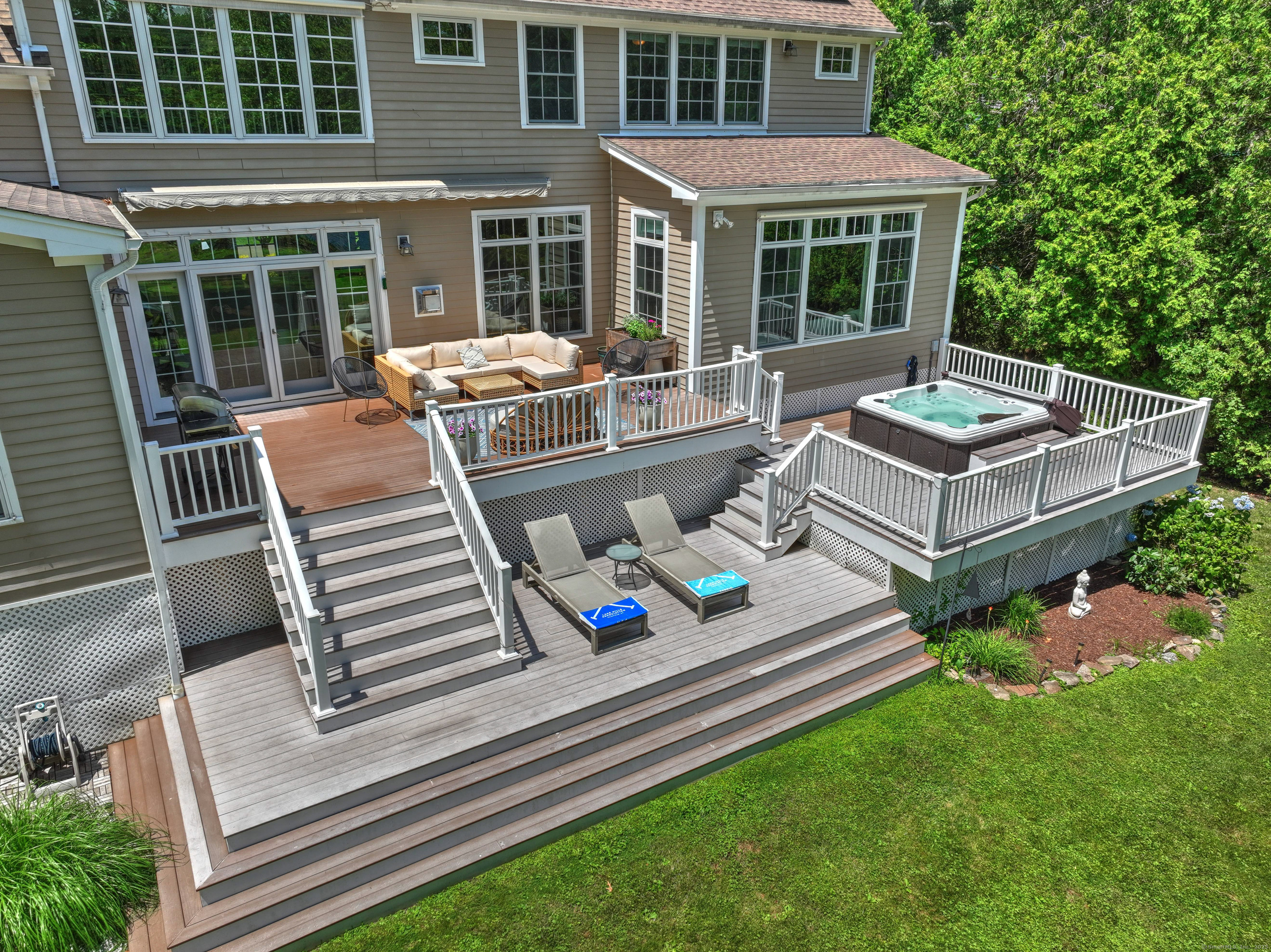 561 Winnepoge Drive