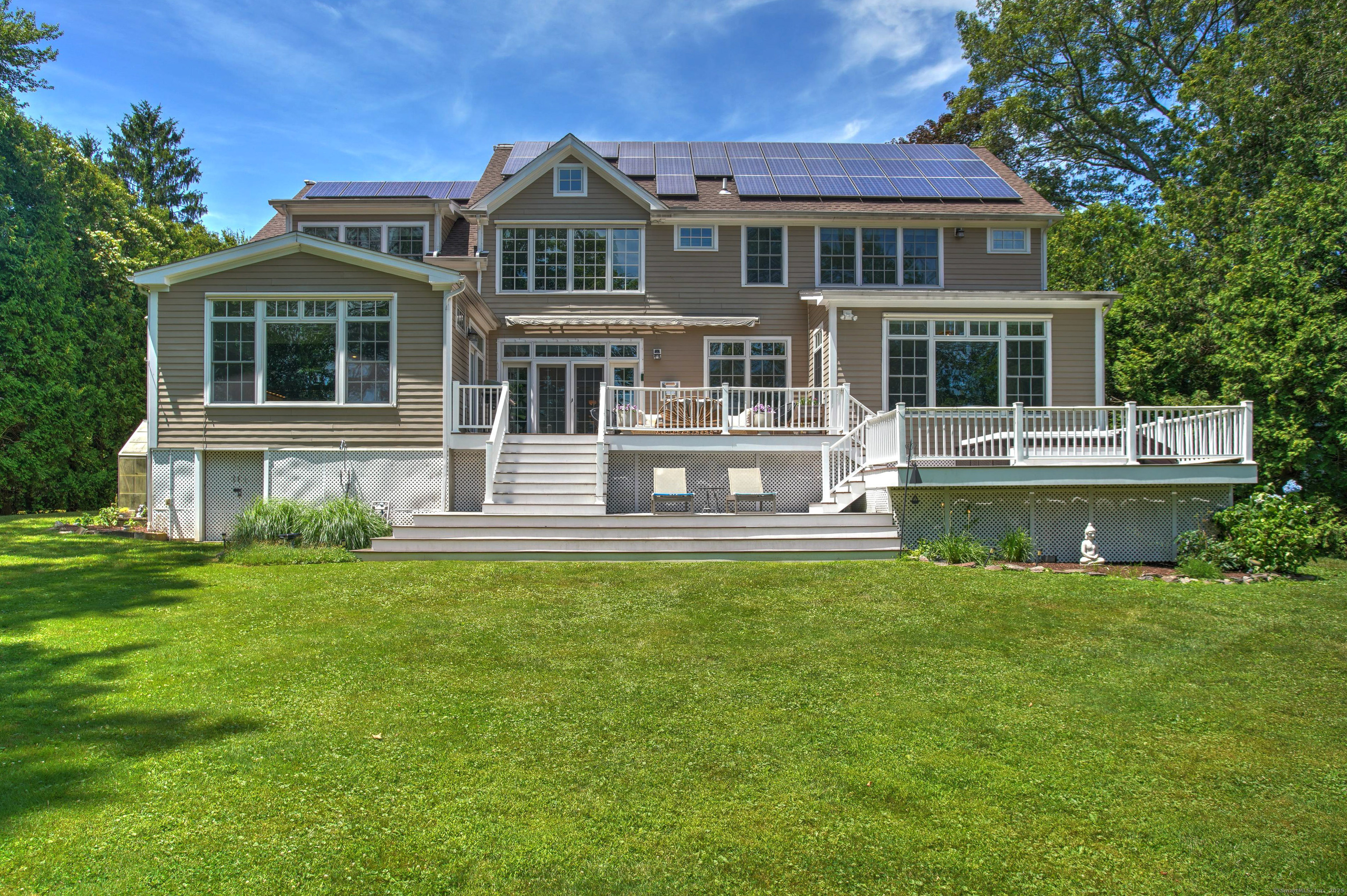 561 Winnepoge Drive