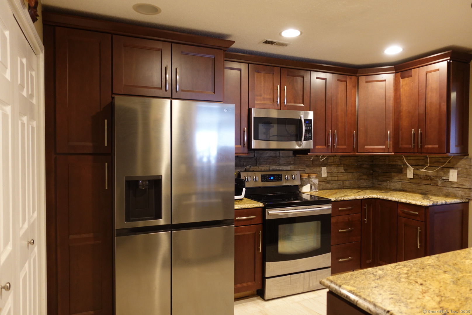 75 Redwood Drive #1306, East Haven, Connecticut image 1