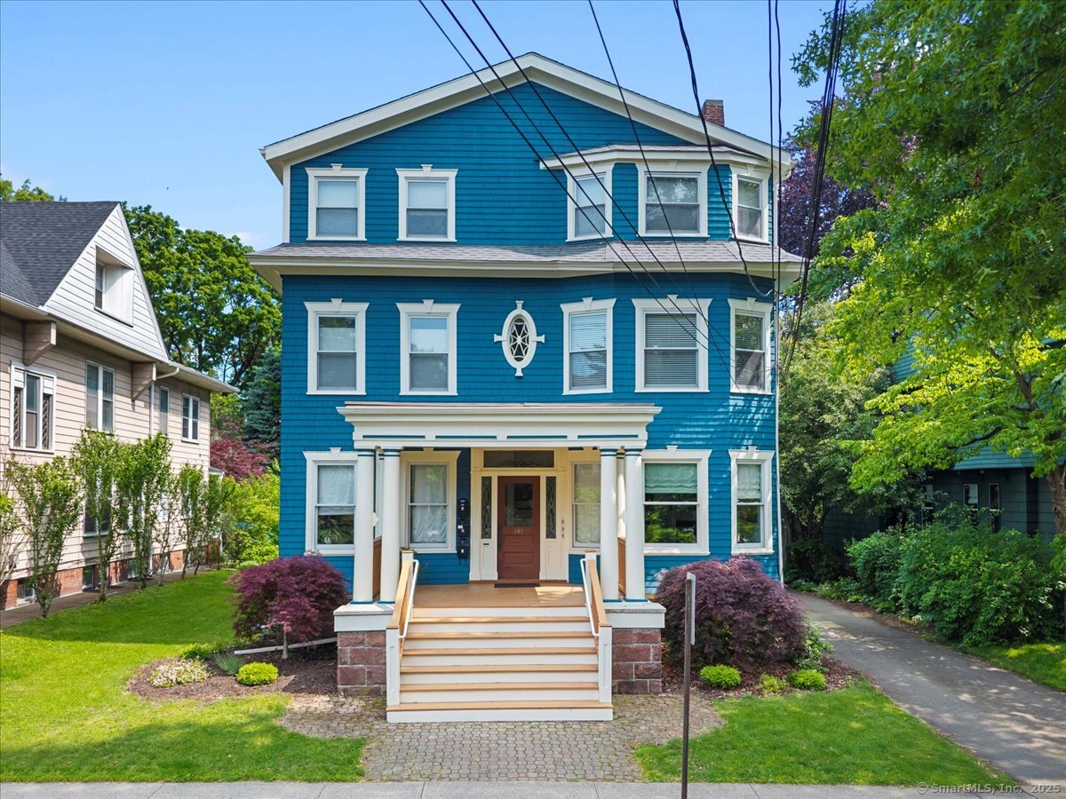 Willow Street Apt 2, New Haven, Connecticut - 2 Bedrooms  
2 Bathrooms  
5 Rooms - 