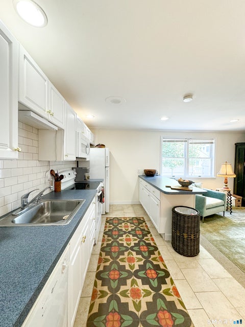 Multifamily For Rent - 104 Rowayton Avenue #REAR BLDG UNIT 1<br/> Fairfield County, Norwalk, CT 06835