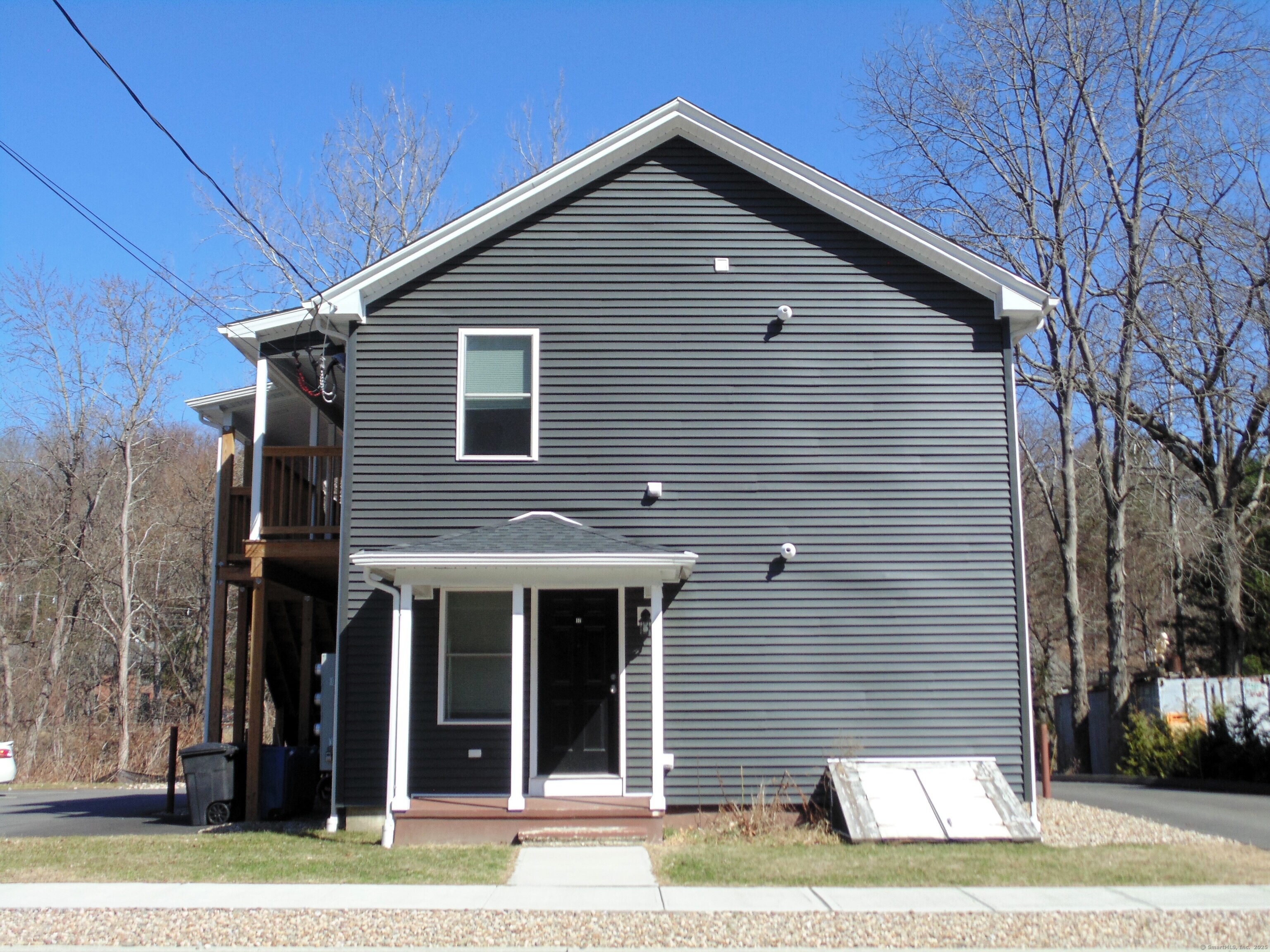 Railroad Avenue 21, Beacon Falls, Connecticut - 2 Bedrooms  
1 Bathrooms  
4 Rooms - 