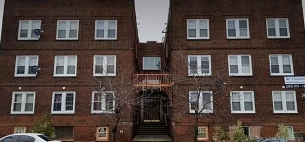 Rental Property at 240 William Street 1S, Bridgeport, Connecticut - Bedrooms: 2 
Bathrooms: 1 
Rooms: 5  - $1,900 MO.