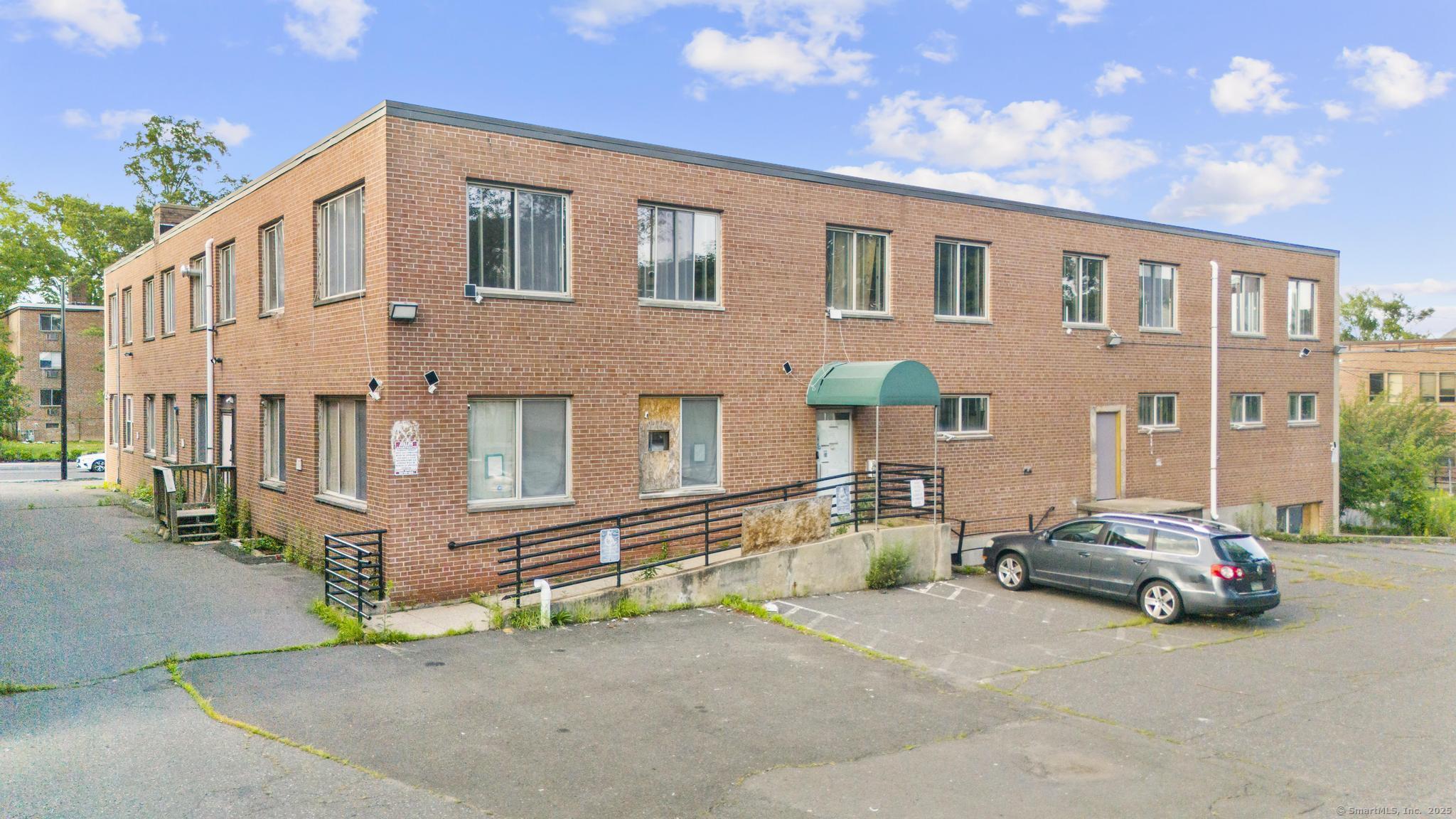 621 Farmington Avenue