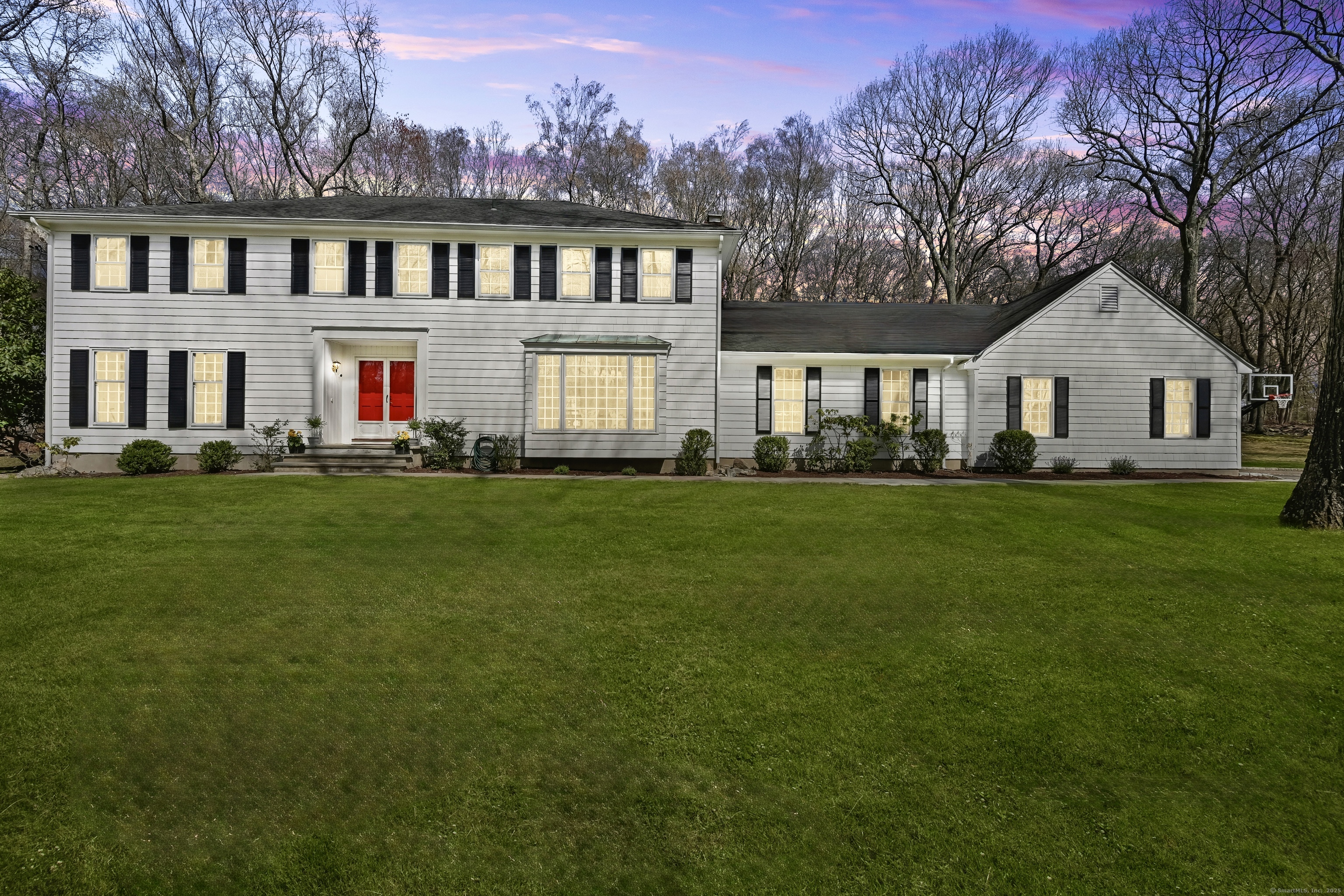 Squires Lane, New Canaan, Connecticut - 5 Bedrooms  
4 Bathrooms  
12 Rooms - 