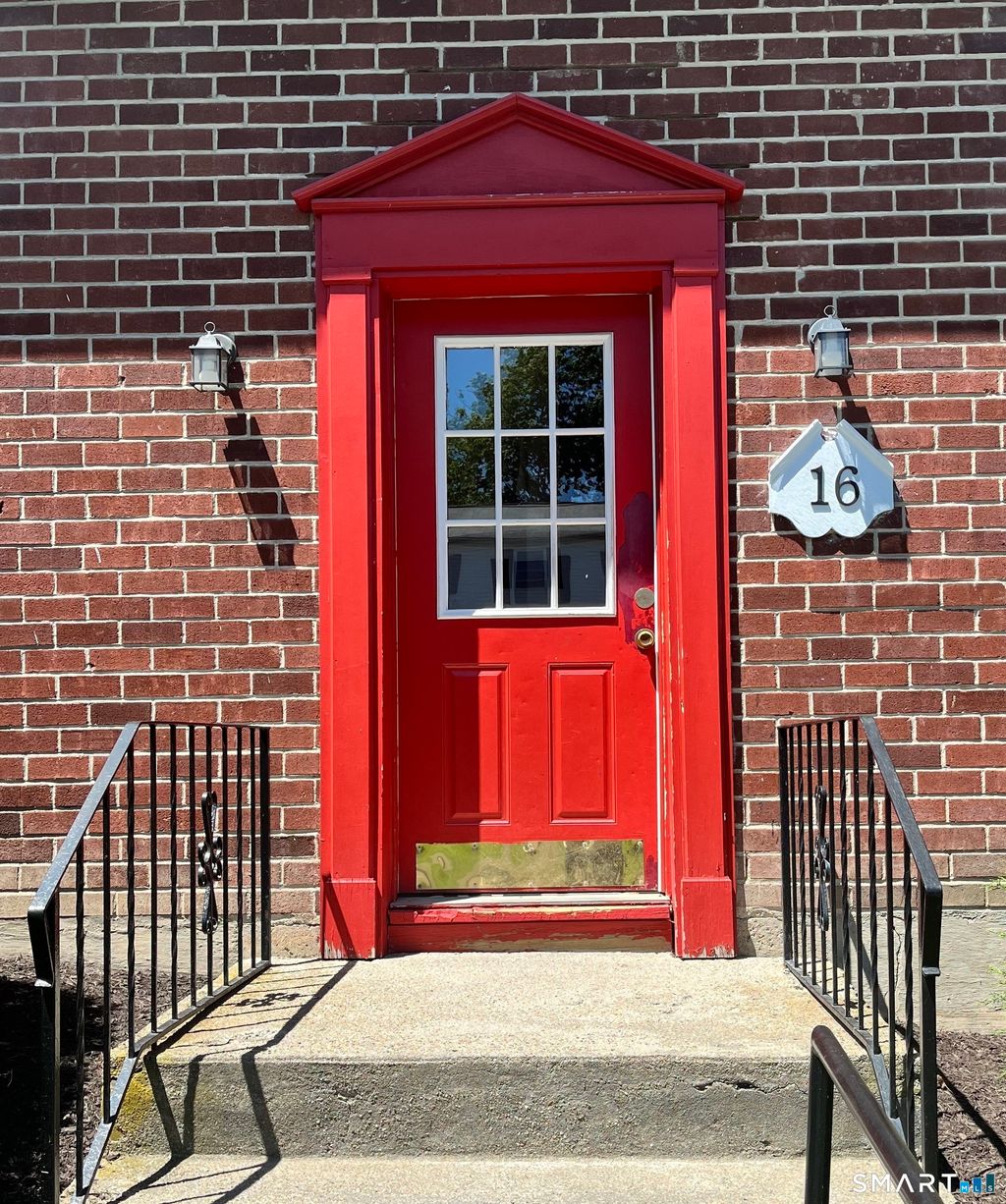 Photo of 16 Fairview Drive #3, Danbury, CT 06810 (MLS # 24175125)