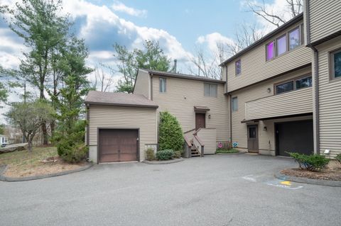 9 Kings wood Manor, Shelton, CT 06484 - #: 24090209
