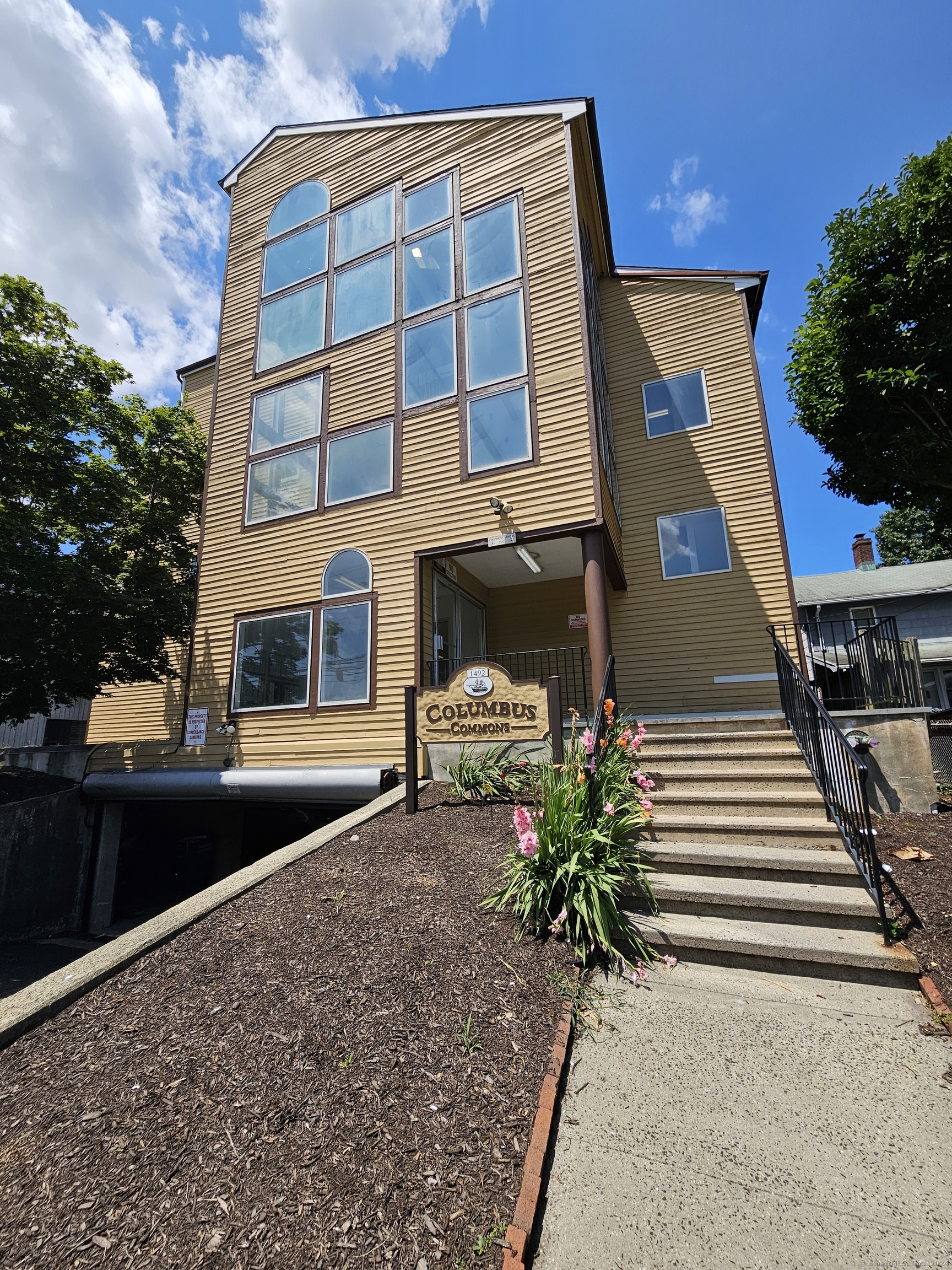 Rental Property at 1492 North Avenue 107, Bridgeport, Connecticut - Bedrooms: 2 
Bathrooms: 2 
Rooms: 4  - $2,200 MO.