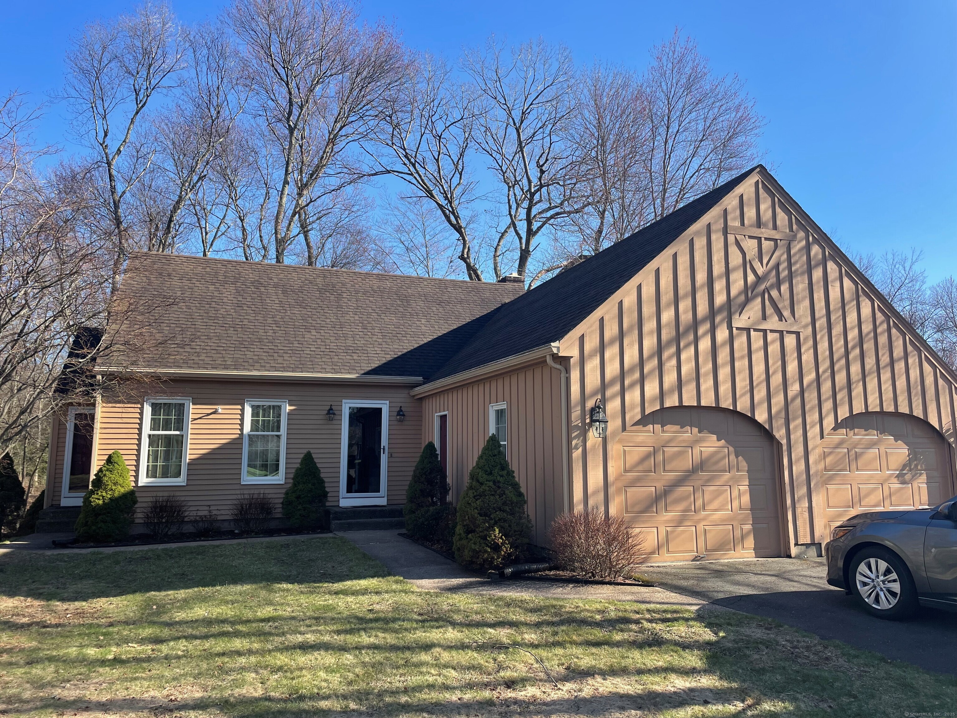 Butternut Lane, Southington, Connecticut - 3 Bedrooms  
2 Bathrooms  
7 Rooms - 