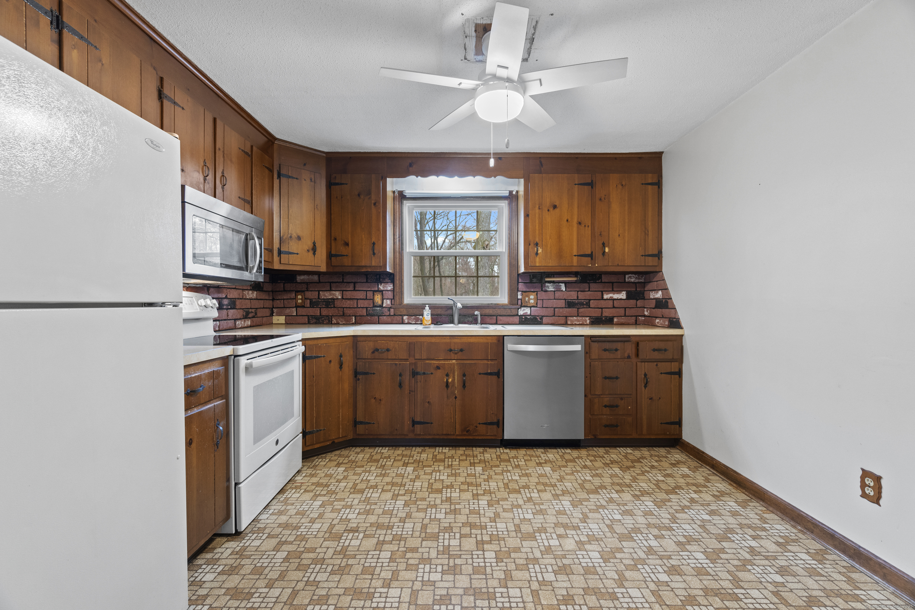 135 Butternut Lane, Southington, Connecticut image 3