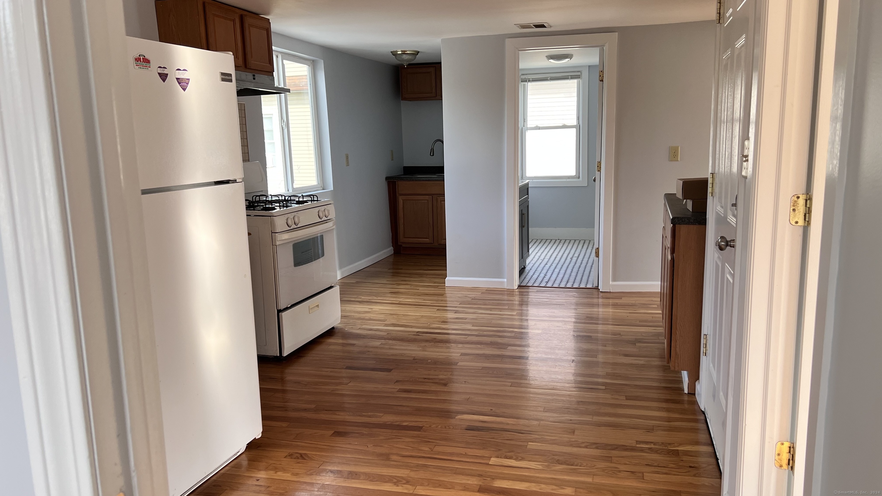 959 First Avenue, West Haven, Connecticut - 3 Bedrooms  
1 Bathrooms  
5 Rooms - 