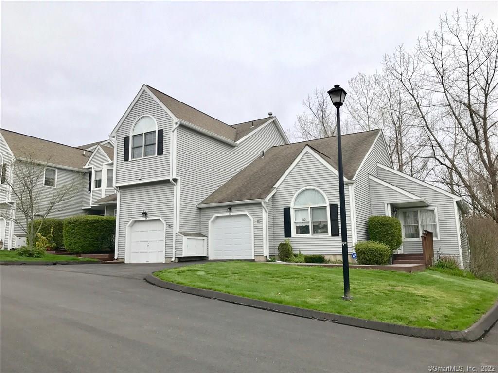 Katherine Court, Shelton, Connecticut - 2 Bedrooms  
2 Bathrooms  
4 Rooms - 
