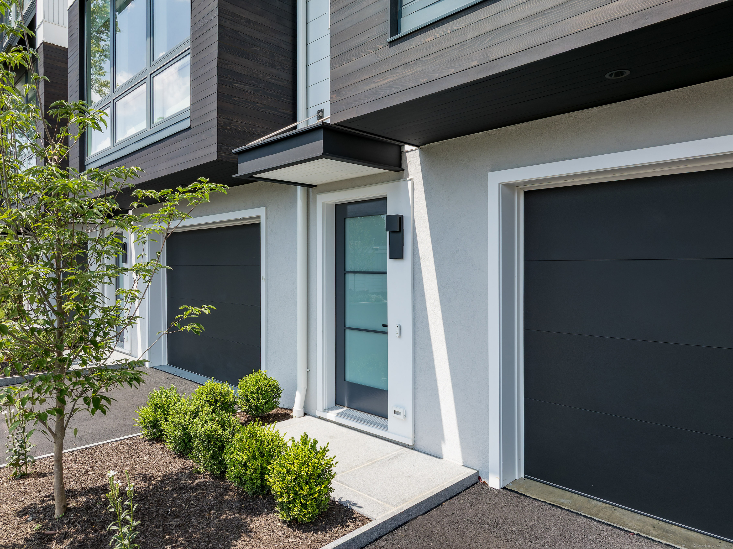 785 Post Road East 204