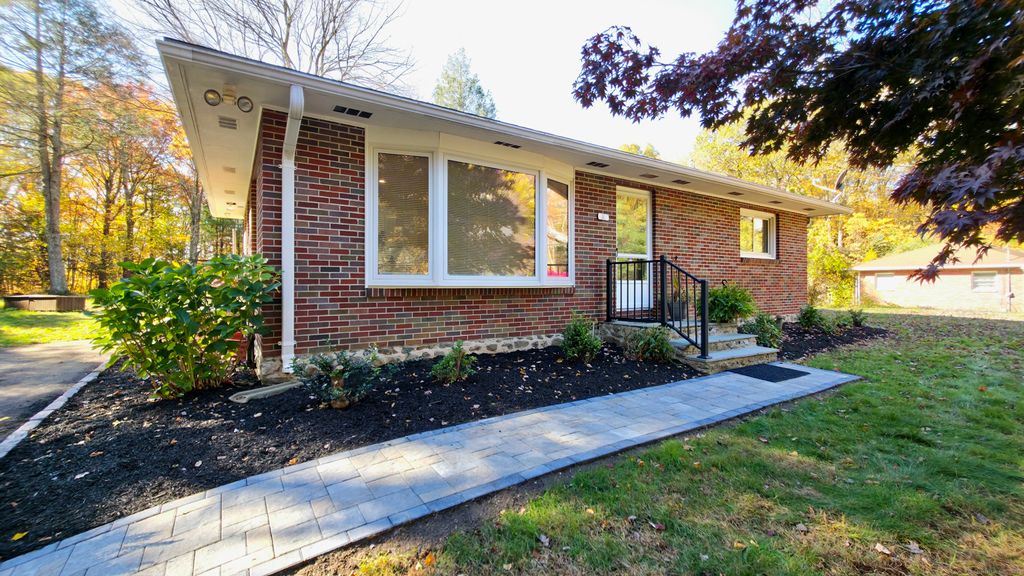 Photo of 11 Upper Whittemore Road, Middlebury, CT 06762 (MLS # 24136109)