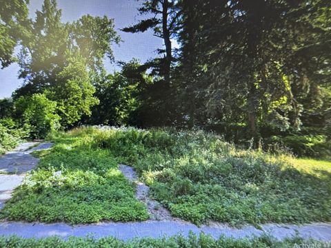 MLS: 24057392