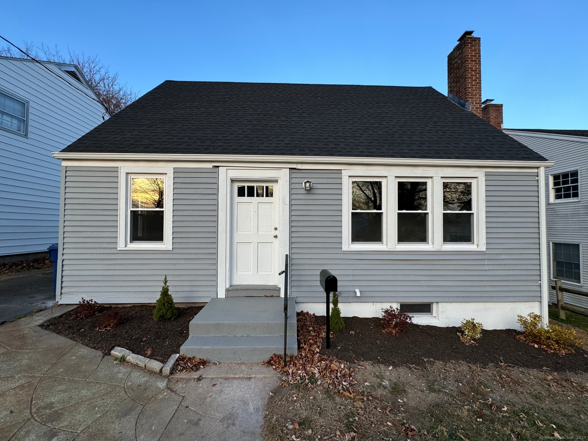 141 Laurel Street, West Haven, Connecticut - 3 Bedrooms  
1 Bathrooms  
6 Rooms - 