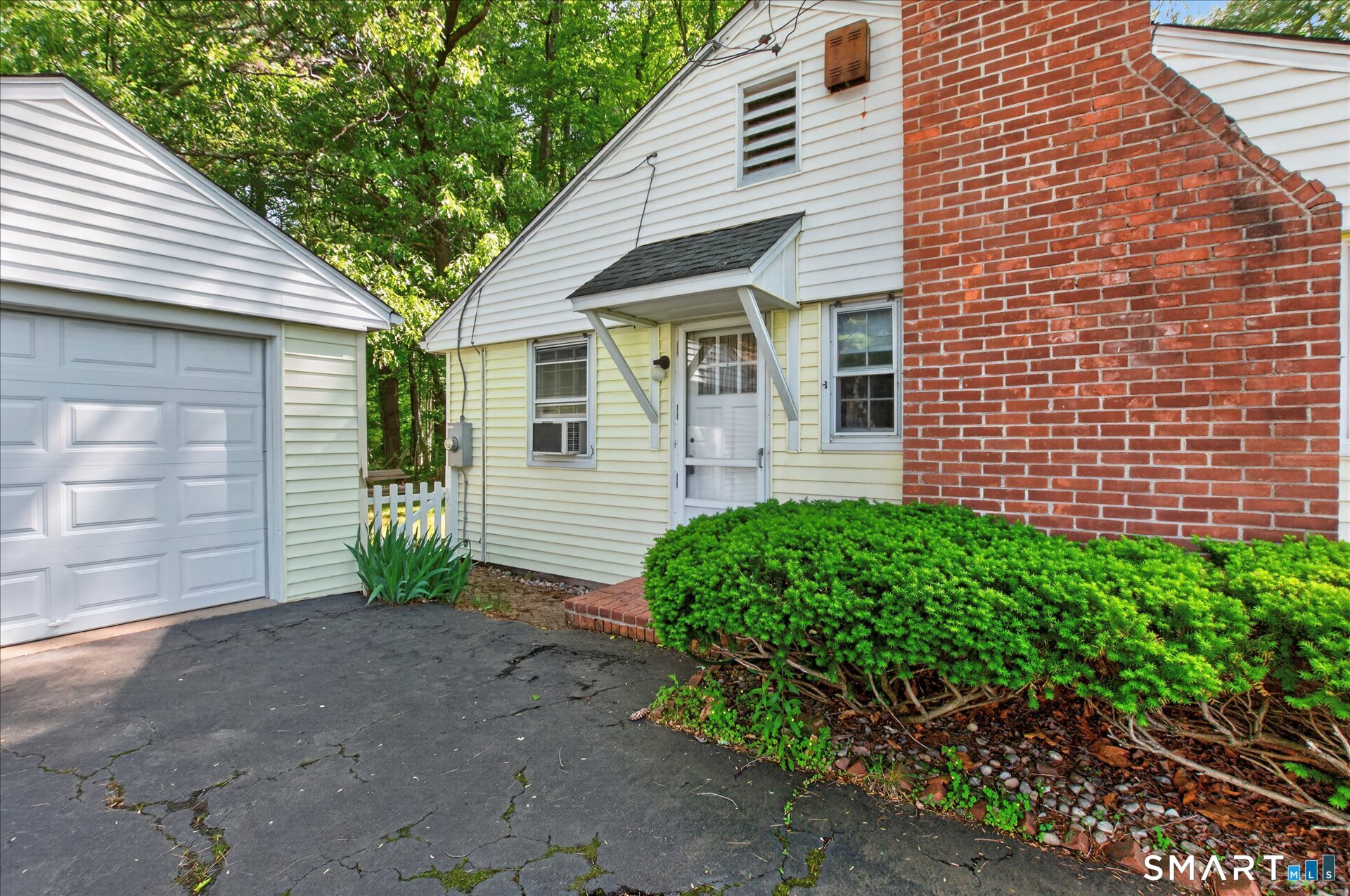 44 Lawrence Avenue