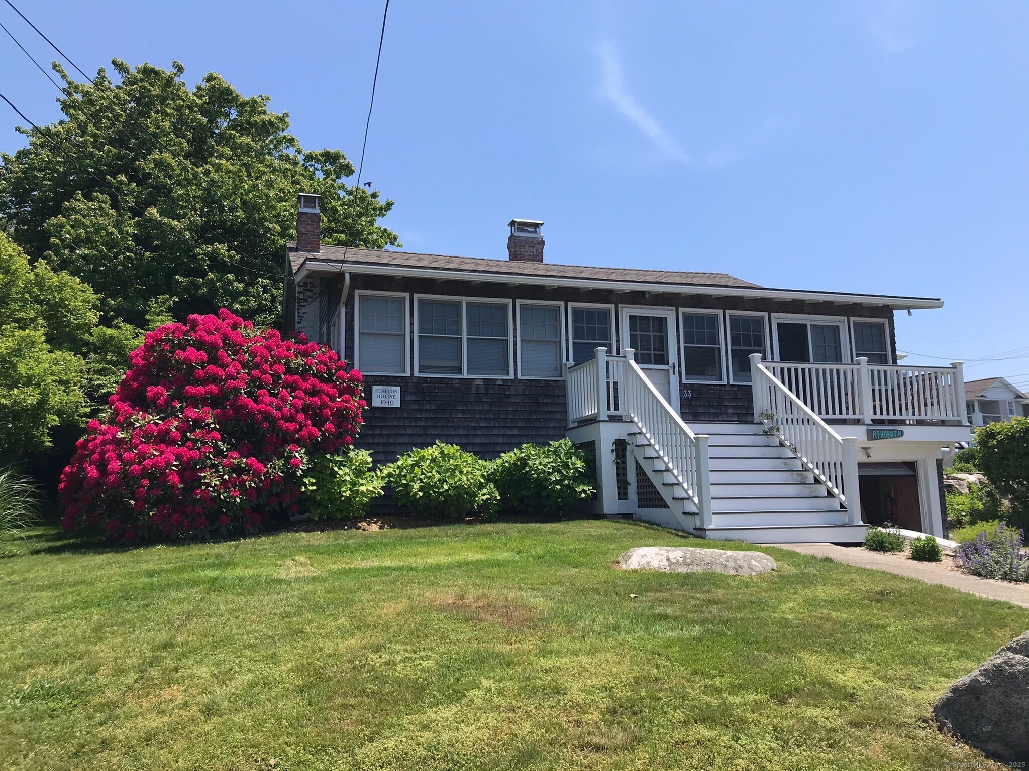 Crescent Street, Groton, Connecticut - 3 Bedrooms  
1 Bathrooms  
6 Rooms - 